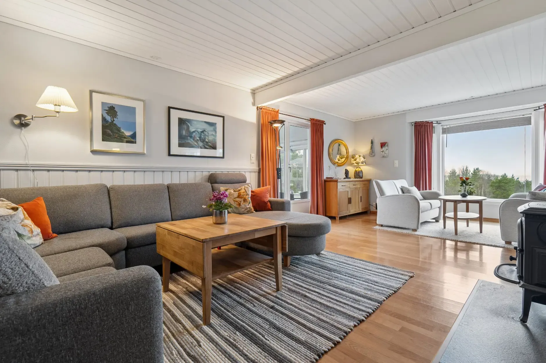 Spacious 5-Bedroom House with Expansive Garden in Scenic Ulvsvåg, Norway - View image 13 of 45