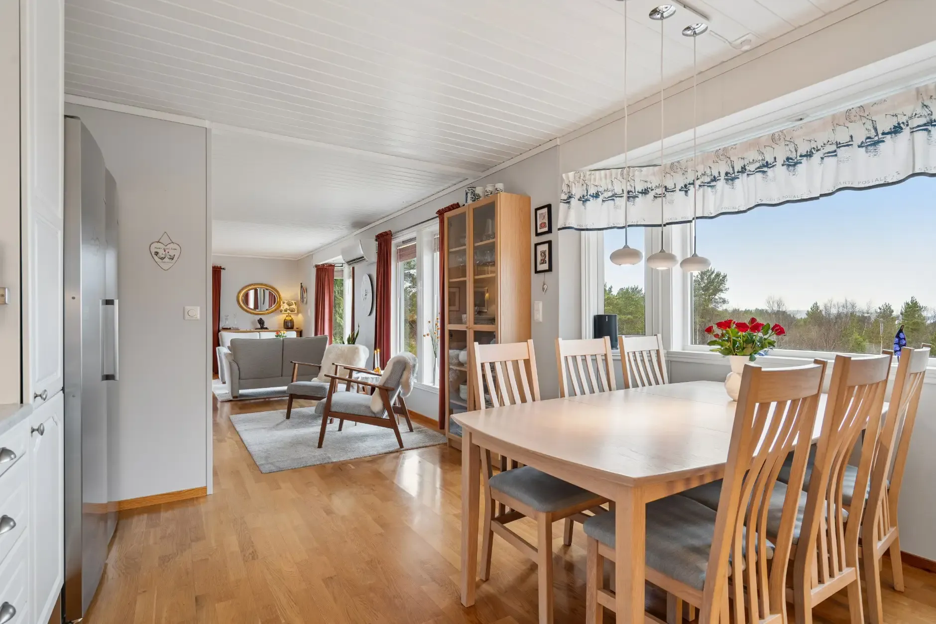 Spacious 5-Bedroom House with Expansive Garden in Scenic Ulvsvåg, Norway - View image 19 of 45