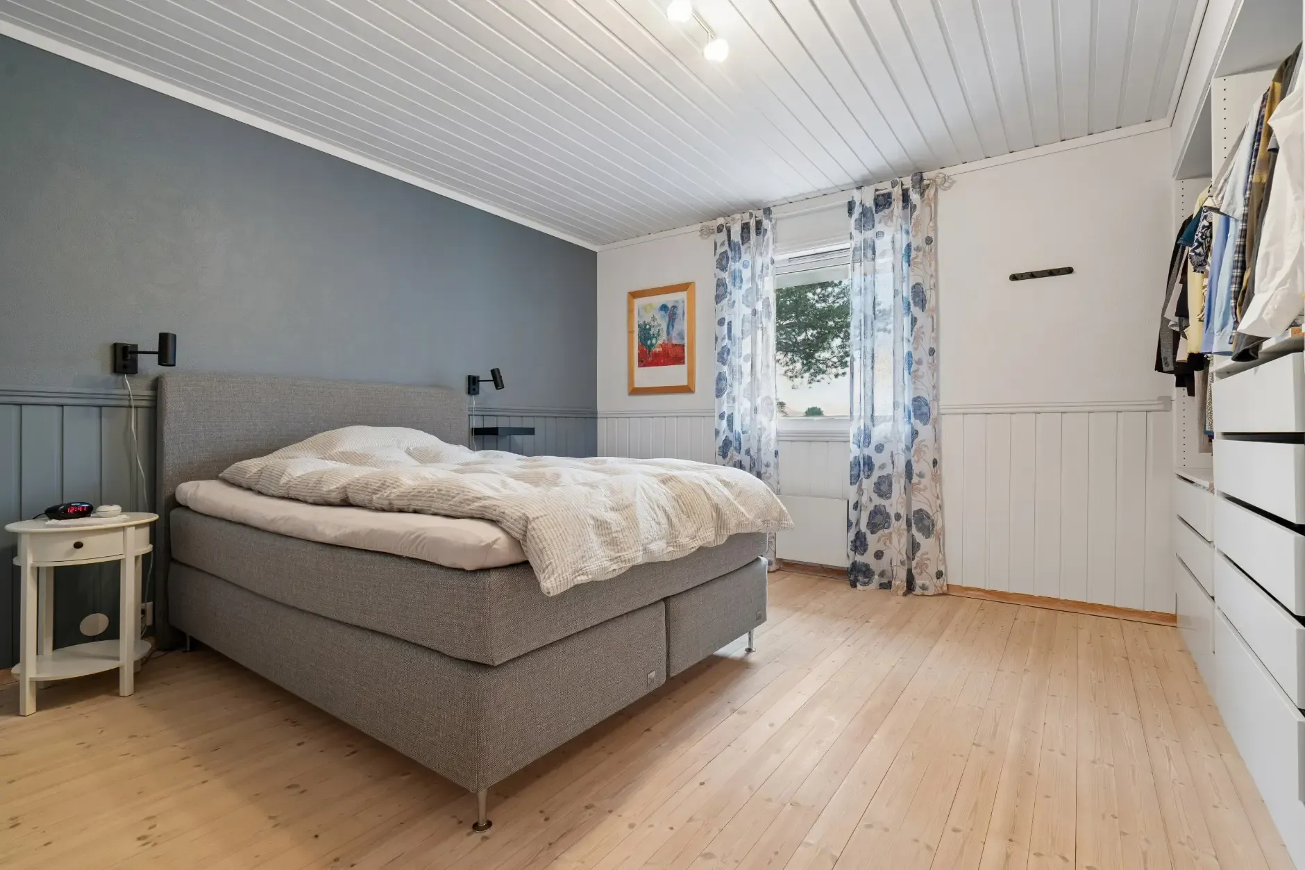 Spacious 5-Bedroom House with Expansive Garden in Scenic Ulvsvåg, Norway - View image 25 of 45