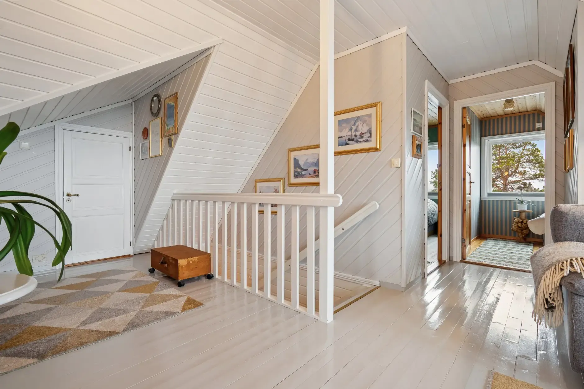 Spacious 5-Bedroom House with Expansive Garden in Scenic Ulvsvåg, Norway - View image 26 of 45