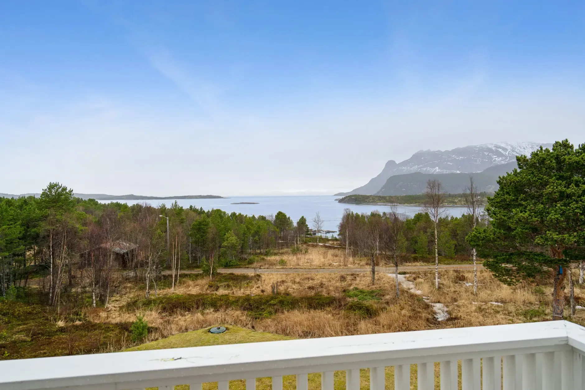 Spacious 5-Bedroom House with Expansive Garden in Scenic Ulvsvåg, Norway - View image 29 of 45