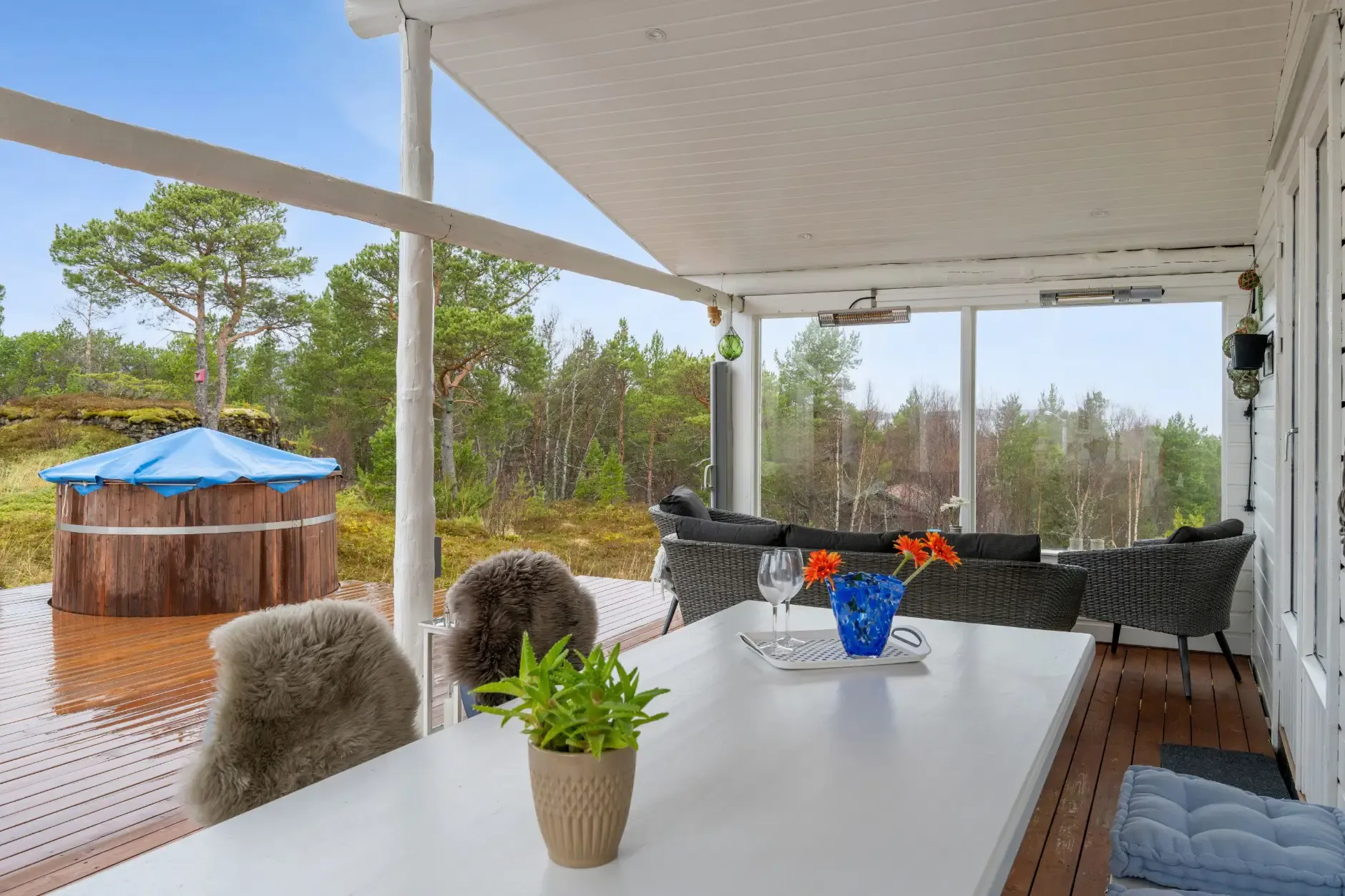 Spacious 5-Bedroom House with Expansive Garden in Scenic Ulvsvåg, Norway - View image 36 of 45