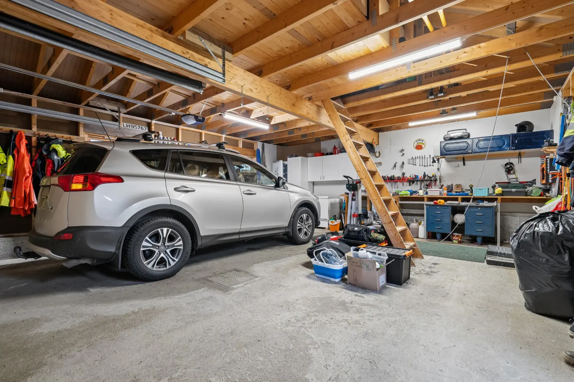 Spacious 5-Bedroom House with Expansive Garden in Scenic Ulvsvåg, Norway - View image 40 of 45