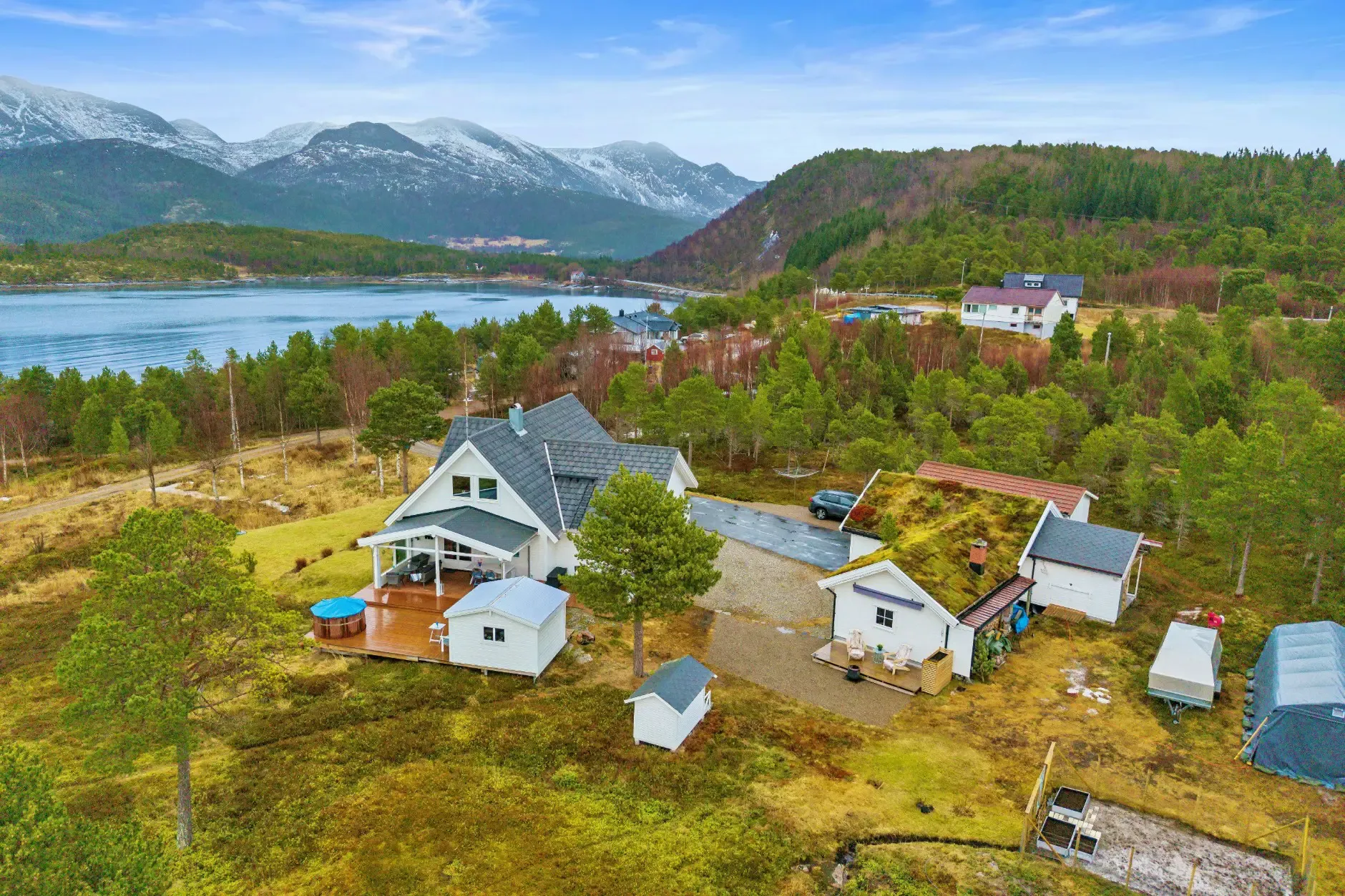 Spacious 5-Bedroom House with Expansive Garden in Scenic Ulvsvåg, Norway - View image 43 of 45