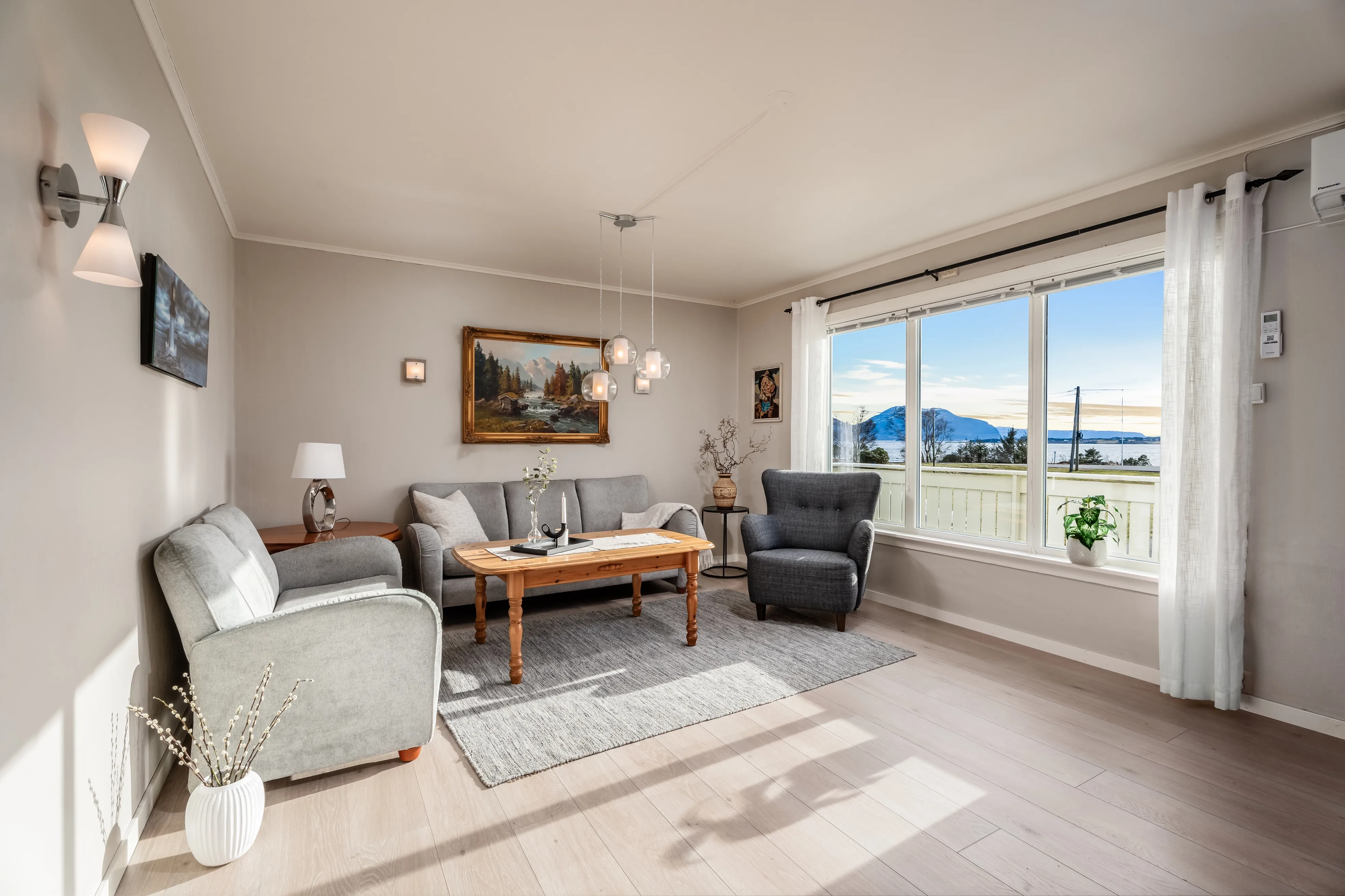 1960s Spacious 5-Bedroom House with Expansive Grounds in Fjørtoft, Norway - View image 13 of 51