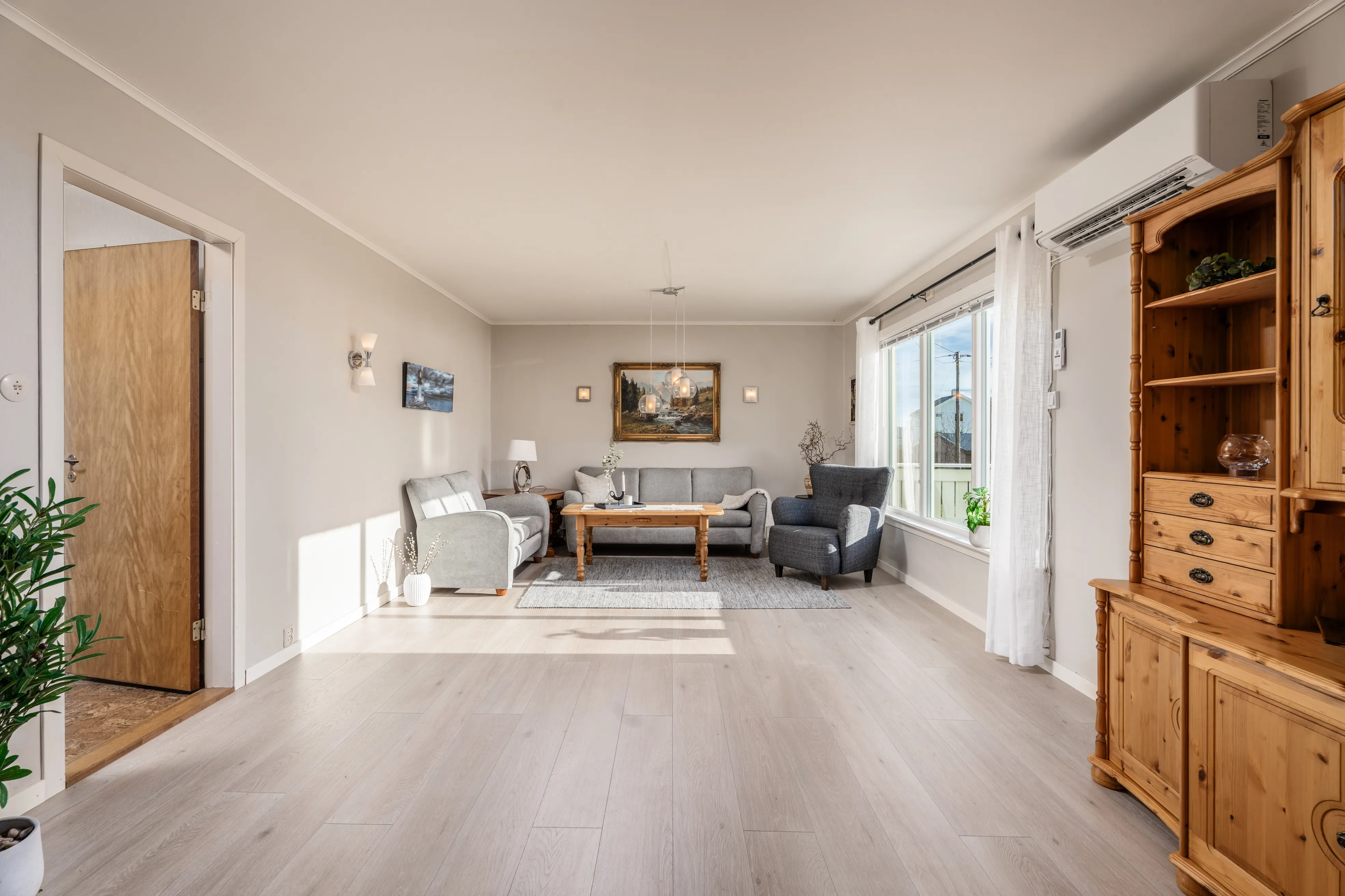 1960s Spacious 5-Bedroom House with Expansive Grounds in Fjørtoft, Norway - View image 14 of 51