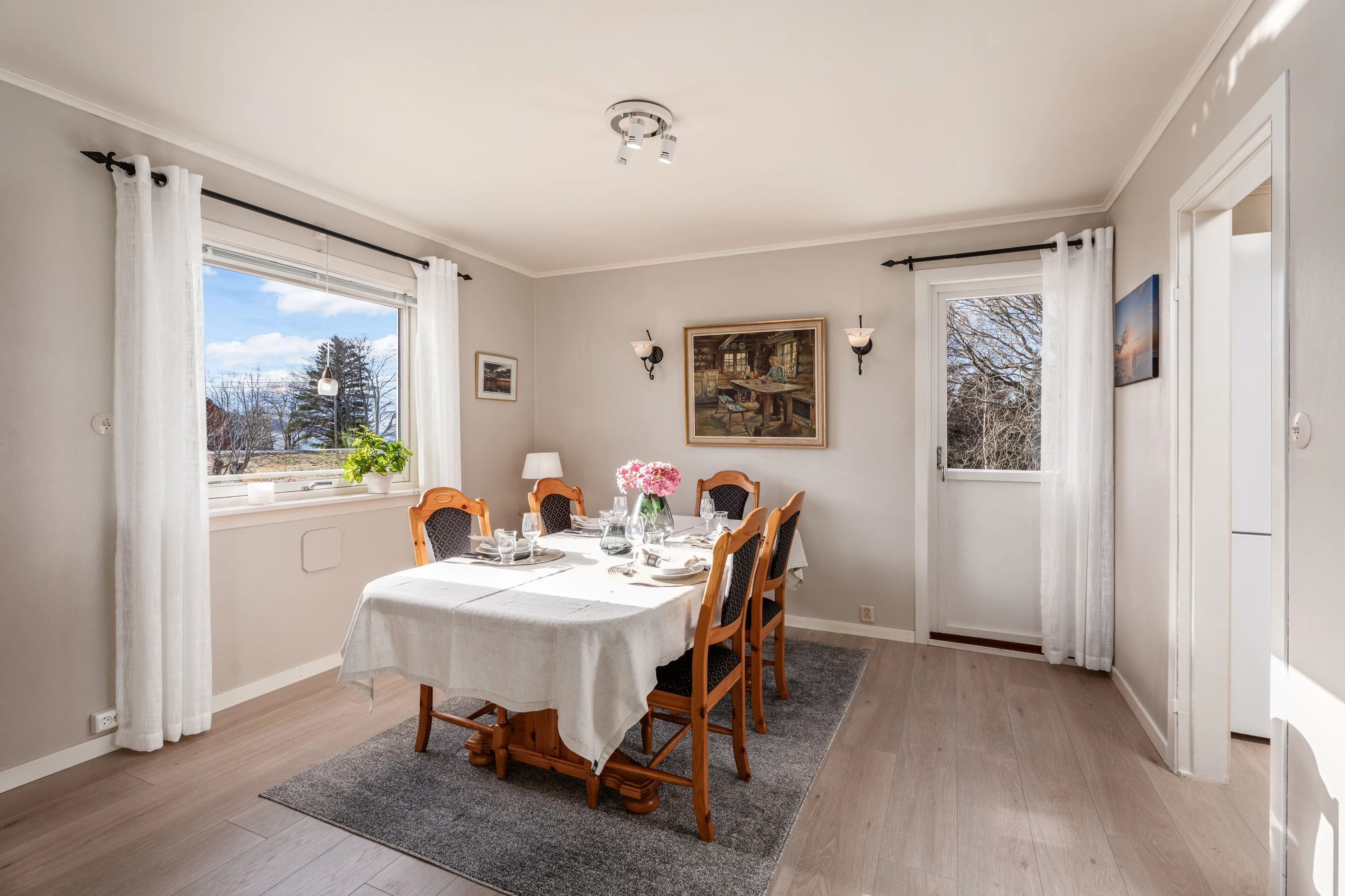 1960s Spacious 5-Bedroom House with Expansive Grounds in Fjørtoft, Norway - View image 15 of 51