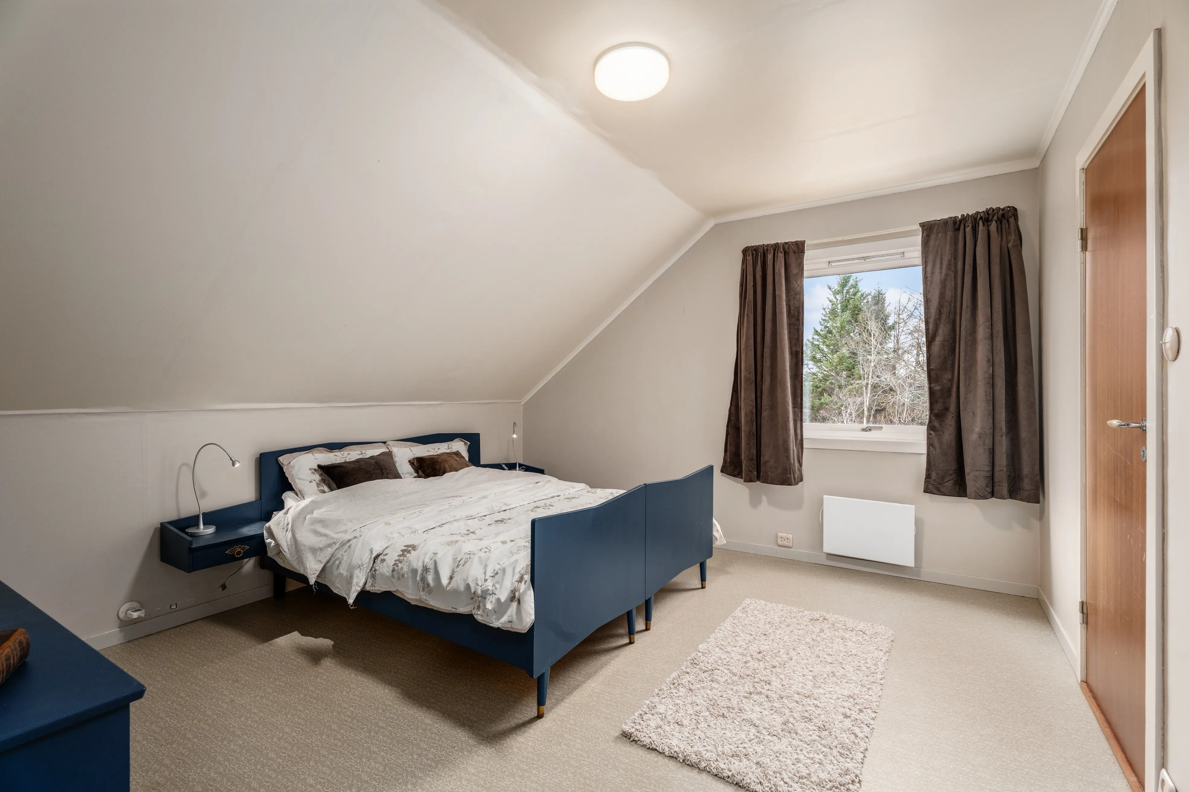 1960s Spacious 5-Bedroom House with Expansive Grounds in Fjørtoft, Norway - View image 20 of 51