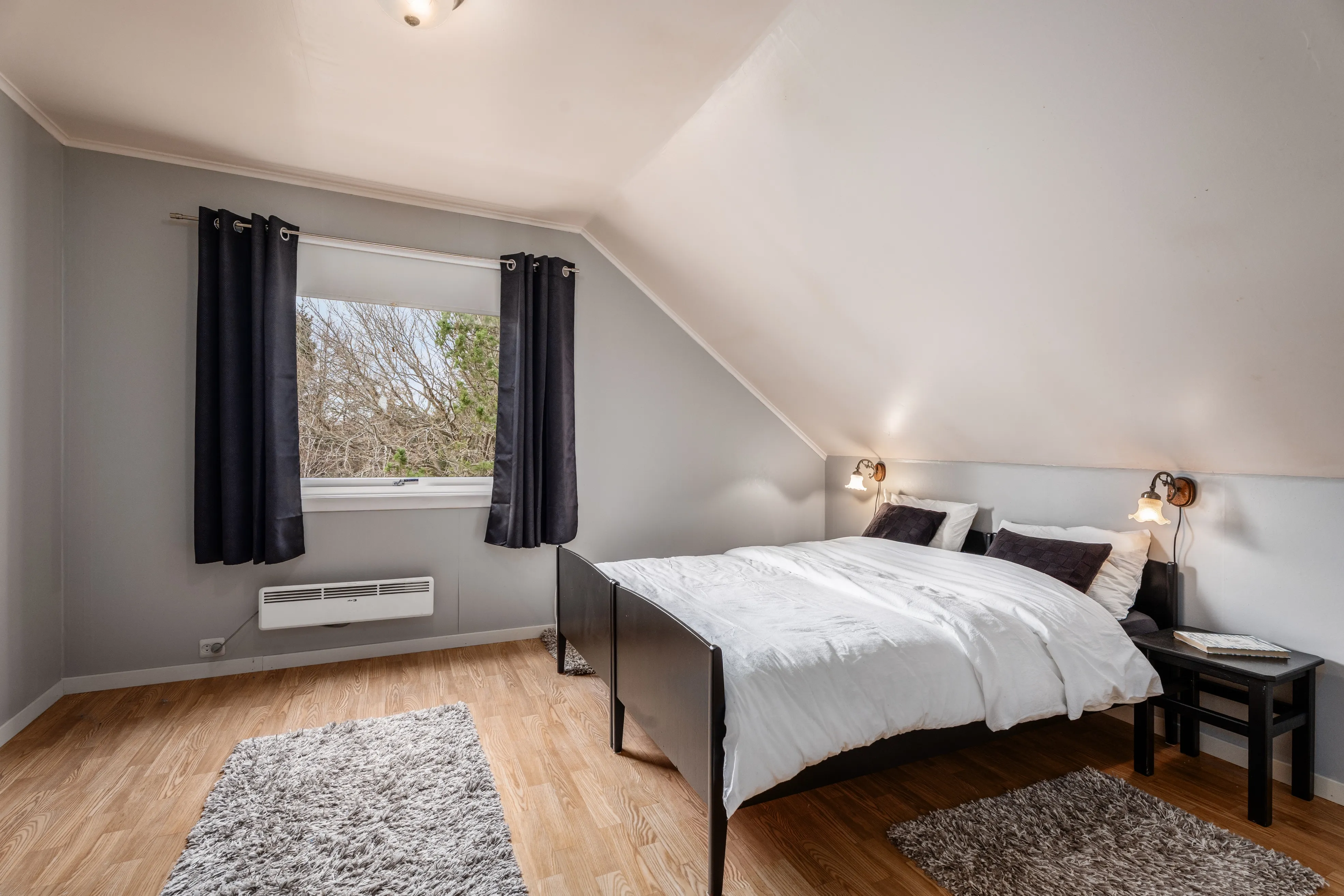 1960s Spacious 5-Bedroom House with Expansive Grounds in Fjørtoft, Norway - View image 21 of 51