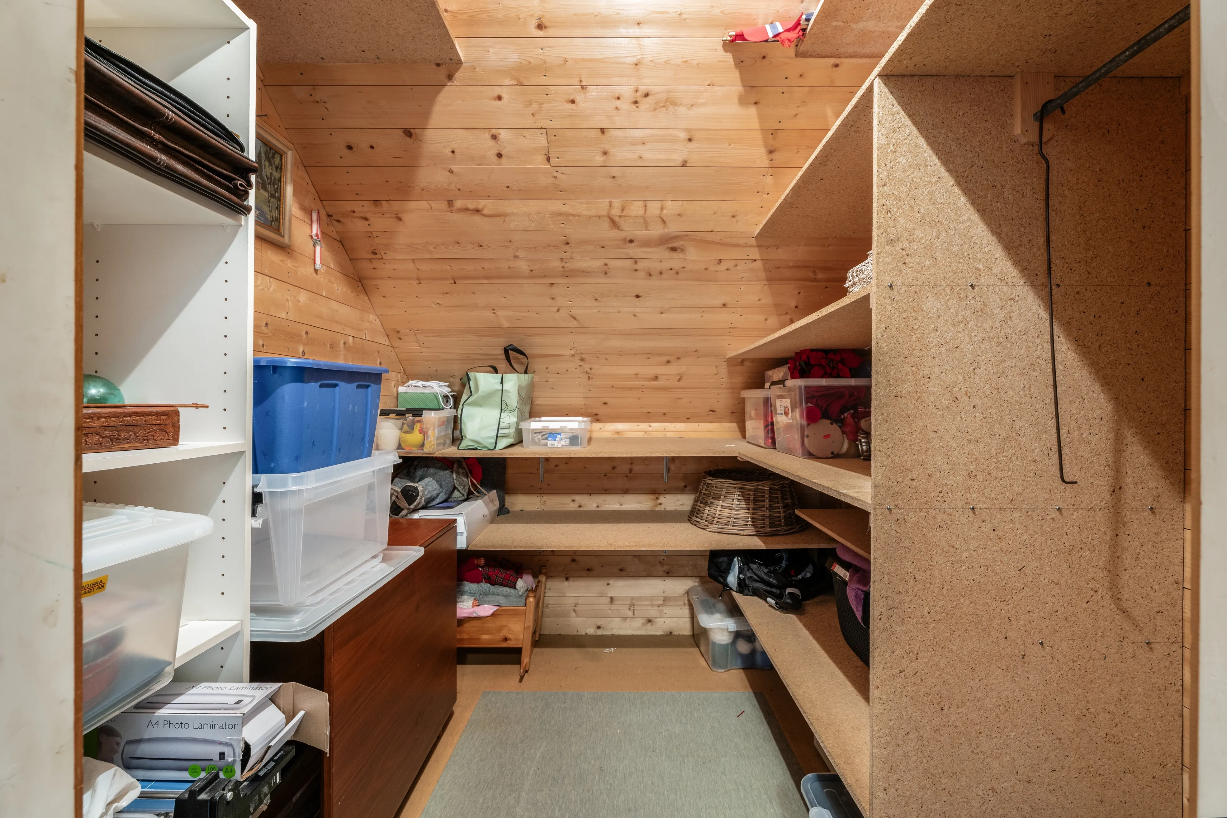 1960s Spacious 5-Bedroom House with Expansive Grounds in Fjørtoft, Norway - View image 23 of 51