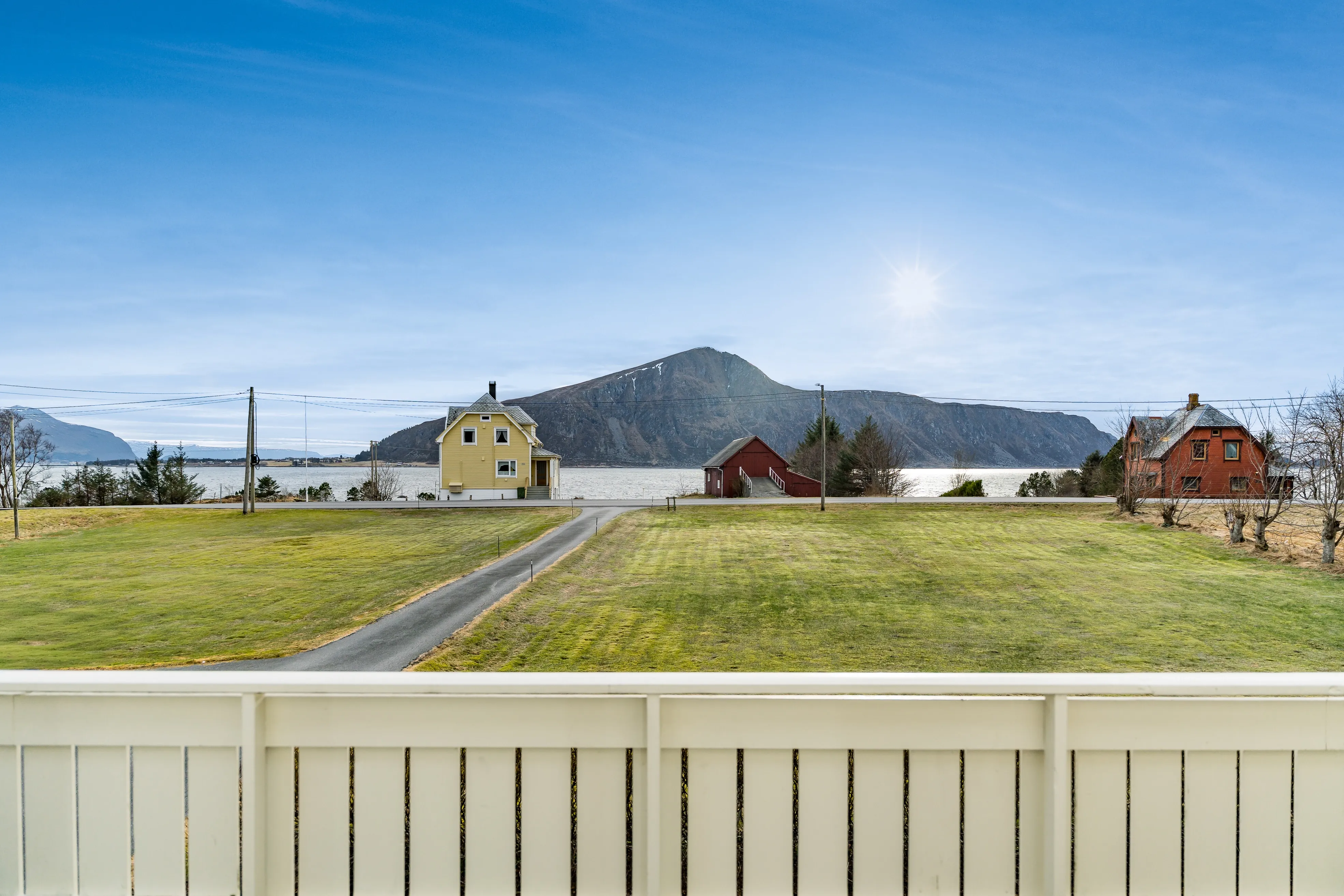 1960s Spacious 5-Bedroom House with Expansive Grounds in Fjørtoft, Norway - View image 34 of 51
