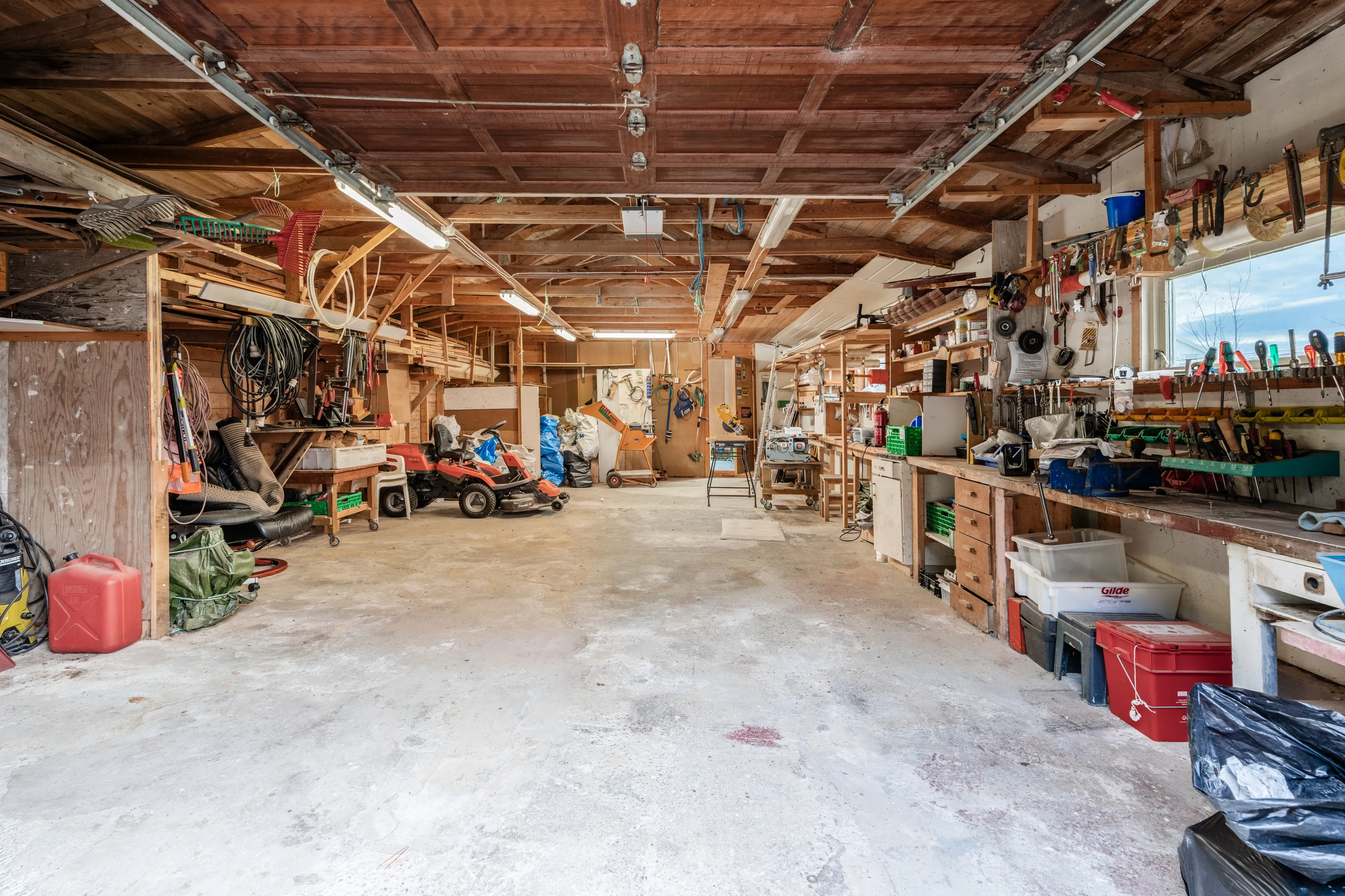 1960s Spacious 5-Bedroom House with Expansive Grounds in Fjørtoft, Norway - View image 38 of 51