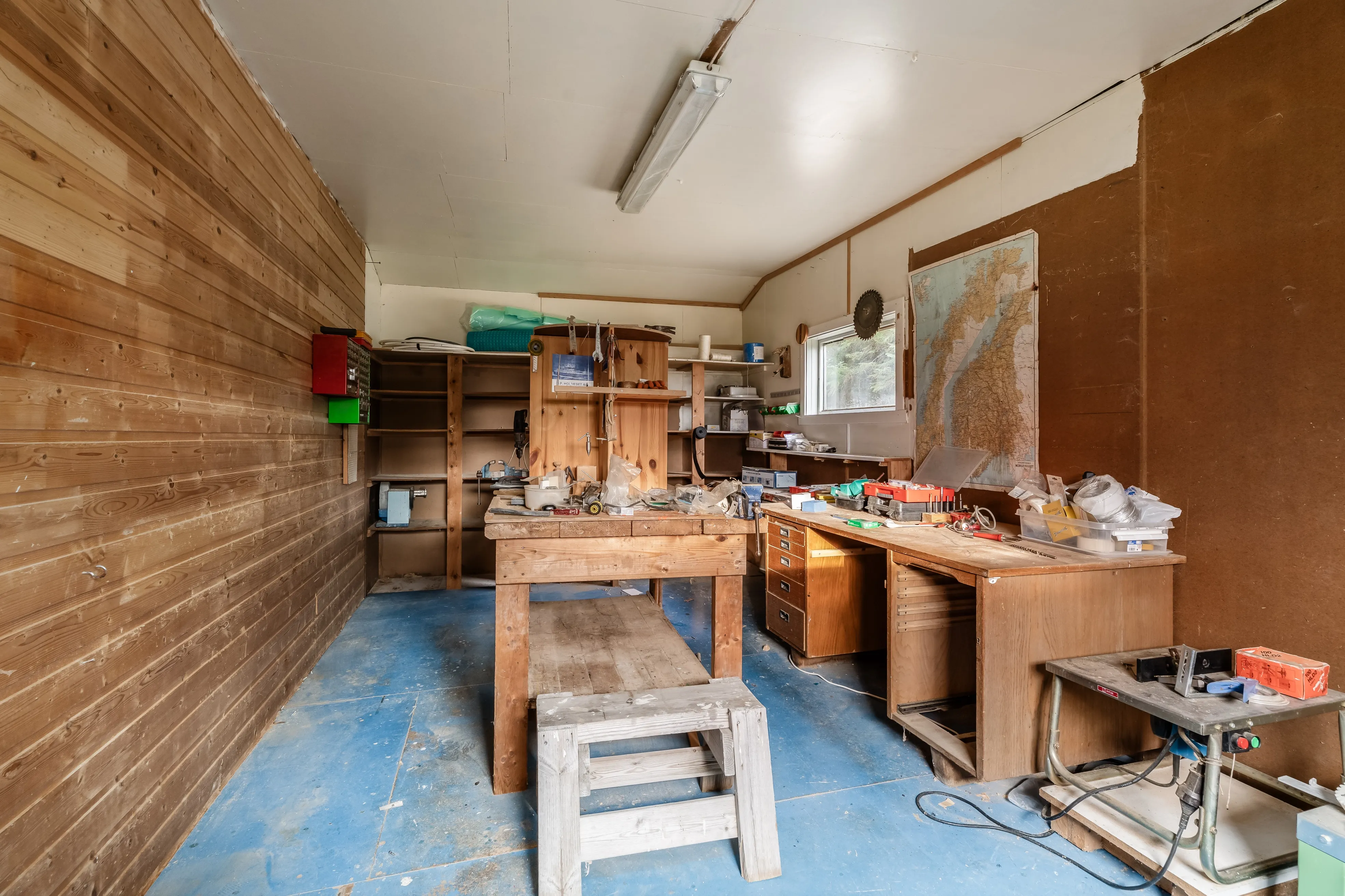 1960s Spacious 5-Bedroom House with Expansive Grounds in Fjørtoft, Norway - View image 39 of 51