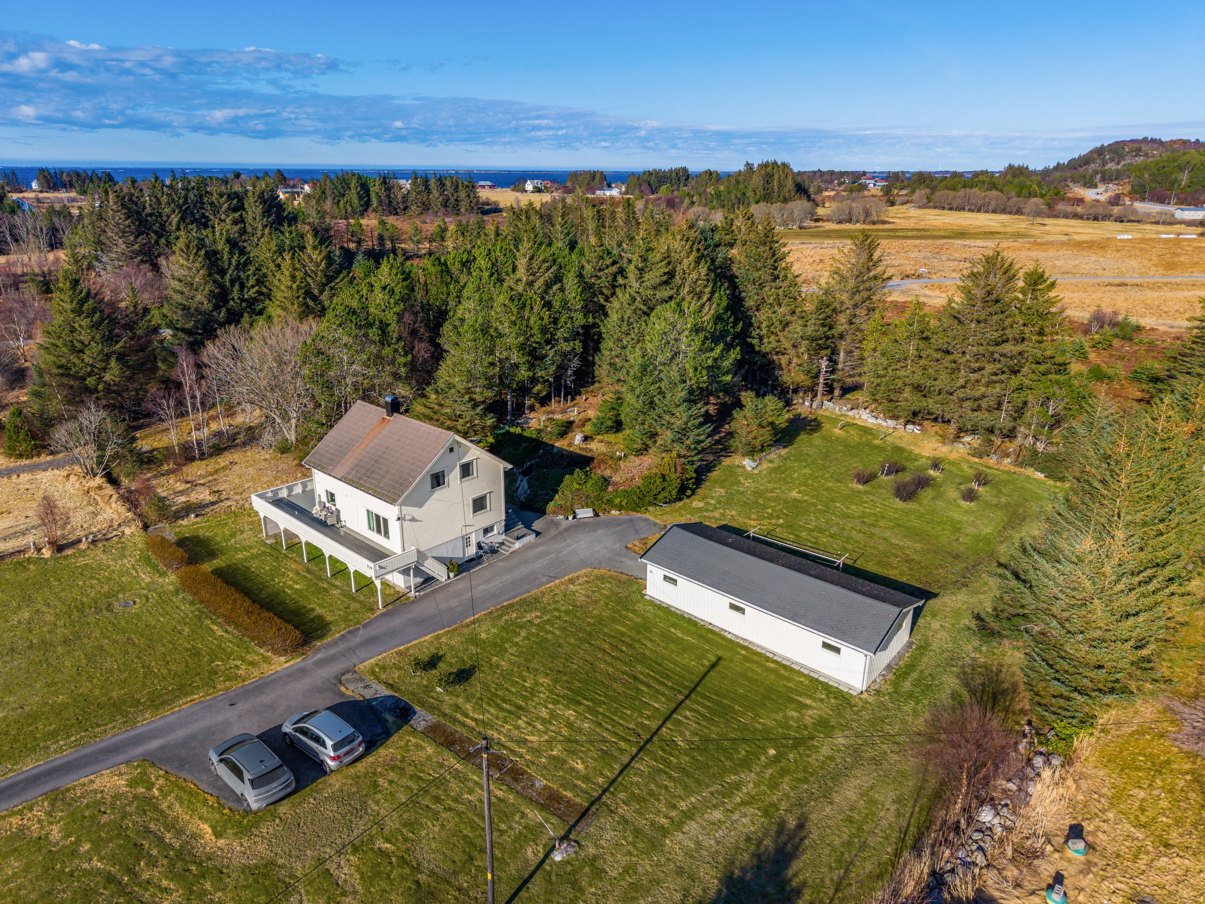 1960s Spacious 5-Bedroom House with Expansive Grounds in Fjørtoft, Norway - View image 44 of 51