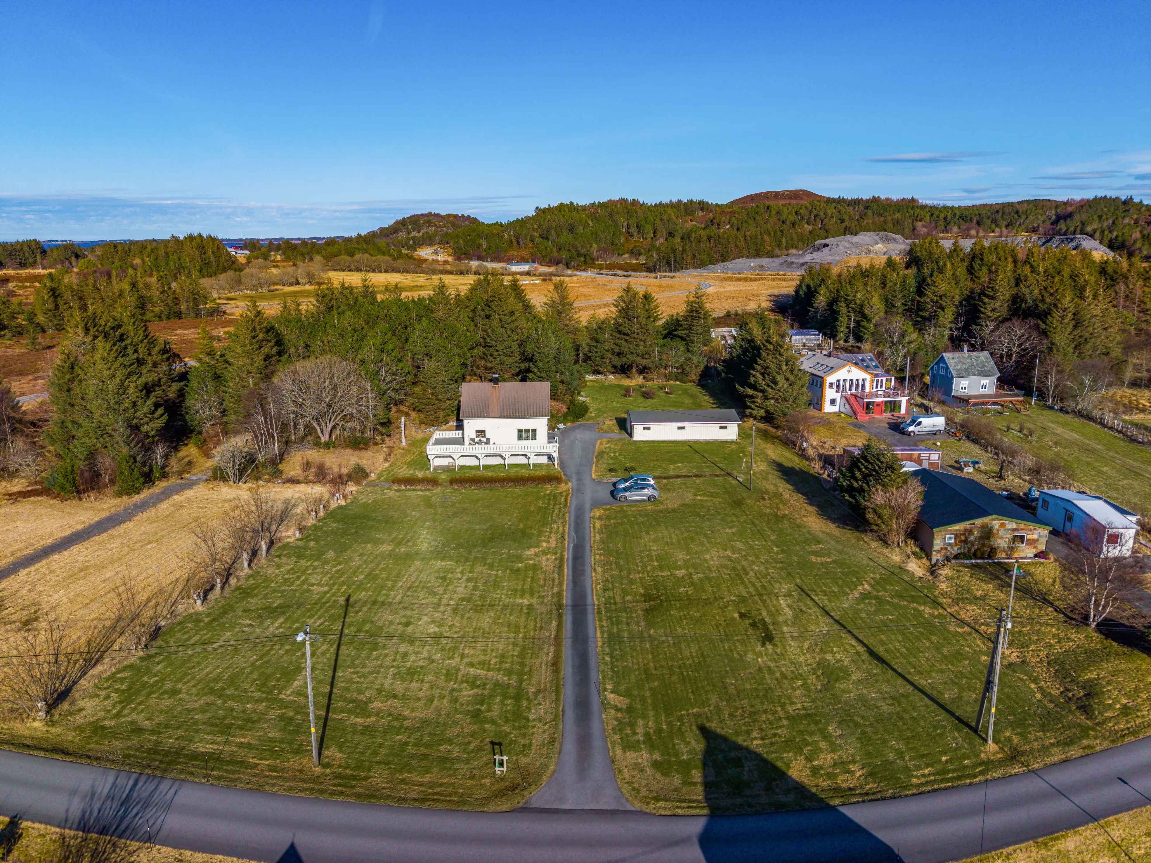 1960s Spacious 5-Bedroom House with Expansive Grounds in Fjørtoft, Norway - View image 45 of 51