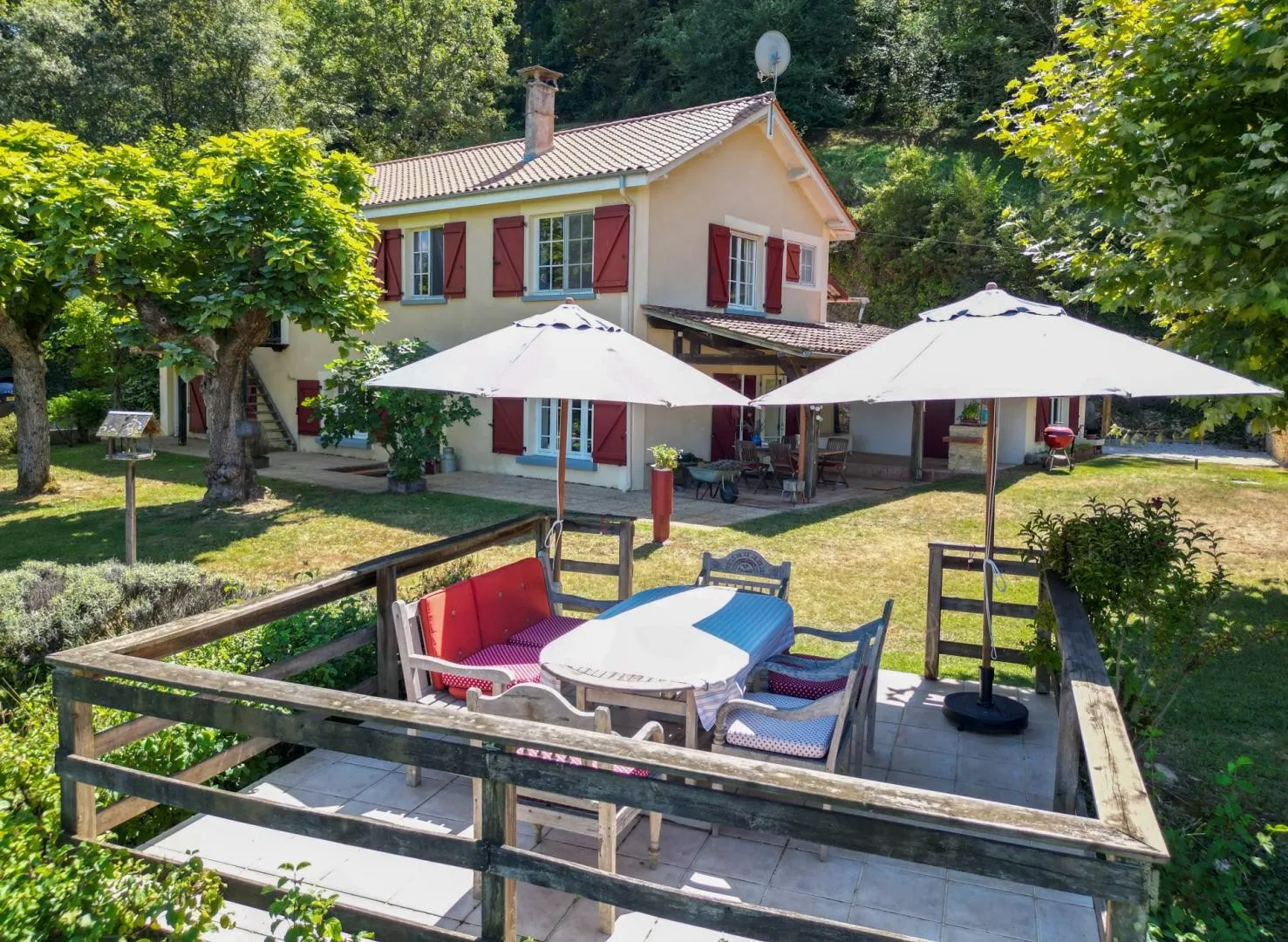 Expansive 4-Bedroom Villa with Infinity Pool and Garden near Dordogne - Image 1