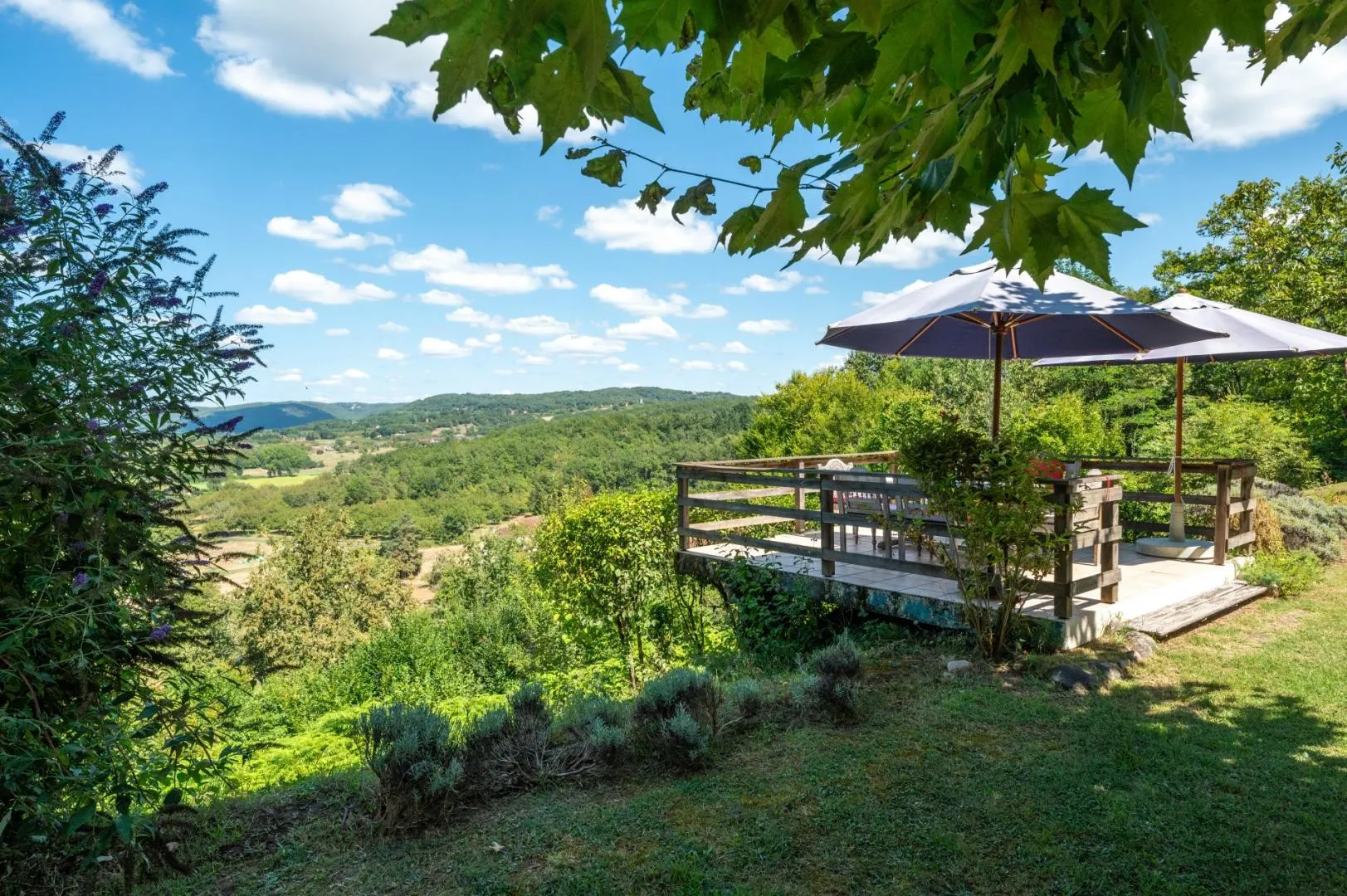 Expansive 4-Bedroom Villa with Infinity Pool and Garden near Dordogne - Image 4