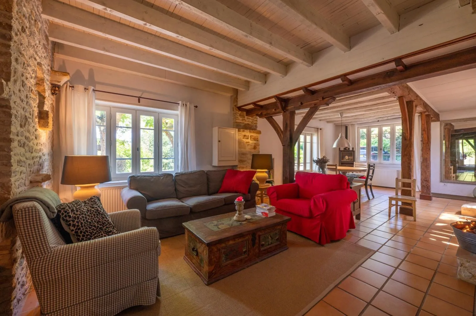 Expansive 4-Bedroom Villa with Infinity Pool and Garden near Dordogne - View image 13 of 32