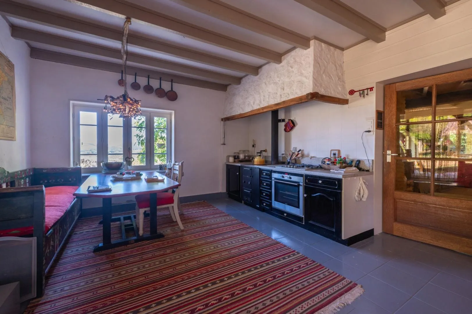 Expansive 4-Bedroom Villa with Infinity Pool and Garden near Dordogne - View image 14 of 32