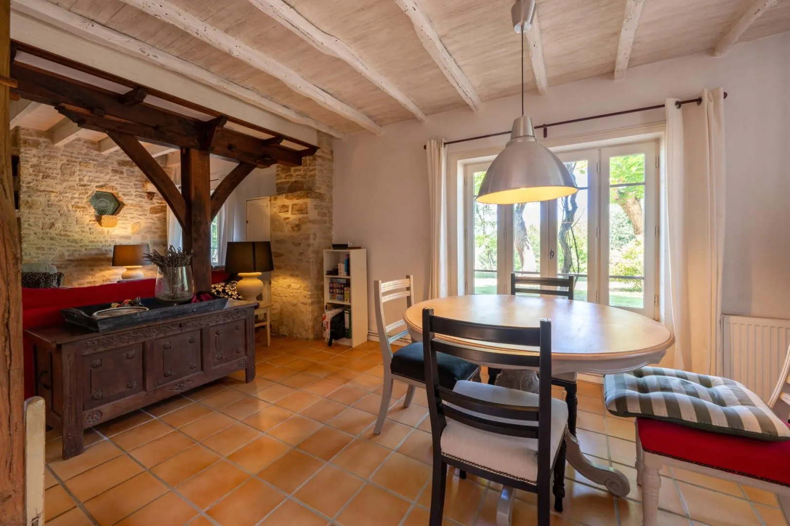 Expansive 4-Bedroom Villa with Infinity Pool and Garden near Dordogne - View image 16 of 32