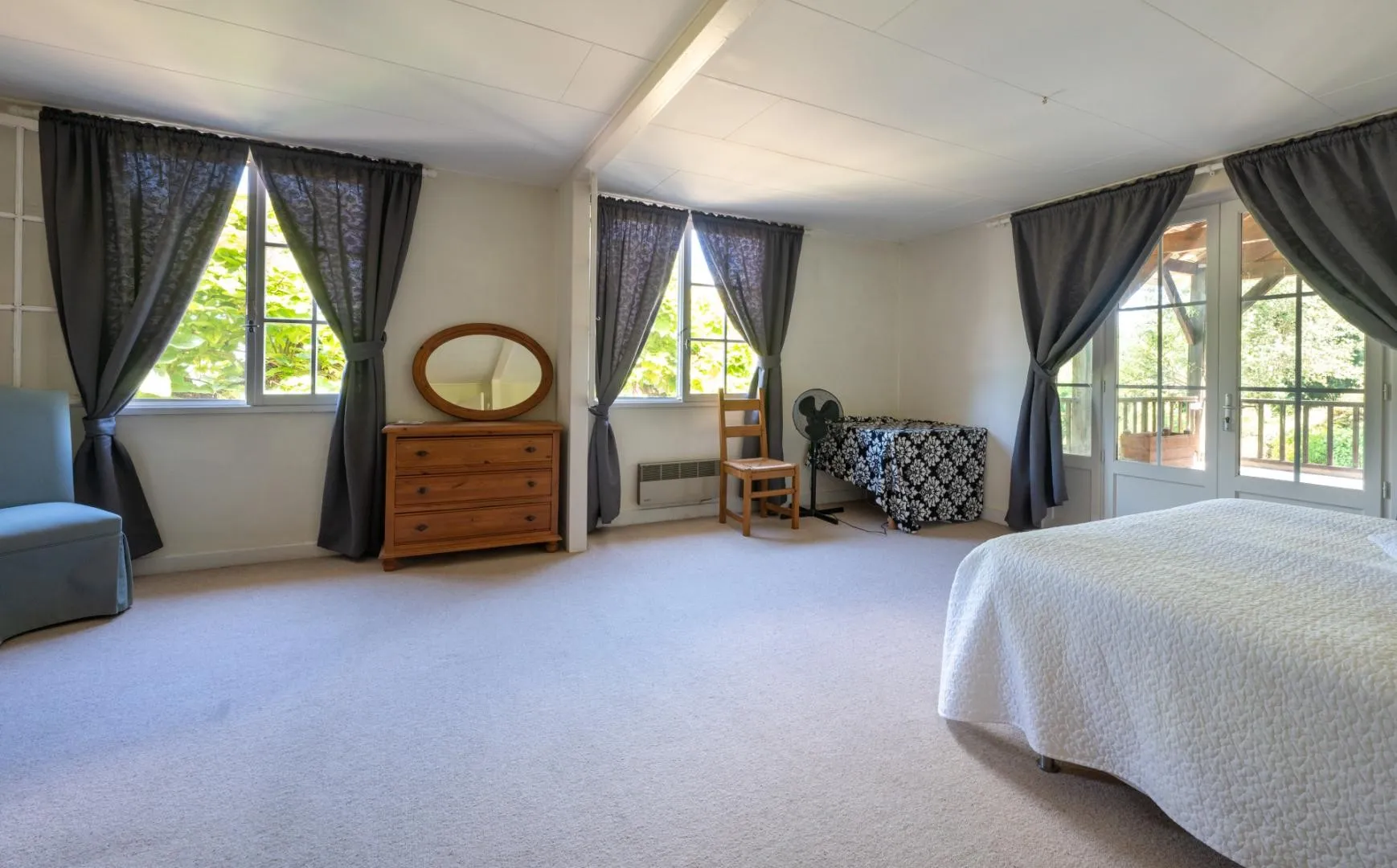 Expansive 4-Bedroom Villa with Infinity Pool and Garden near Dordogne - View image 19 of 32