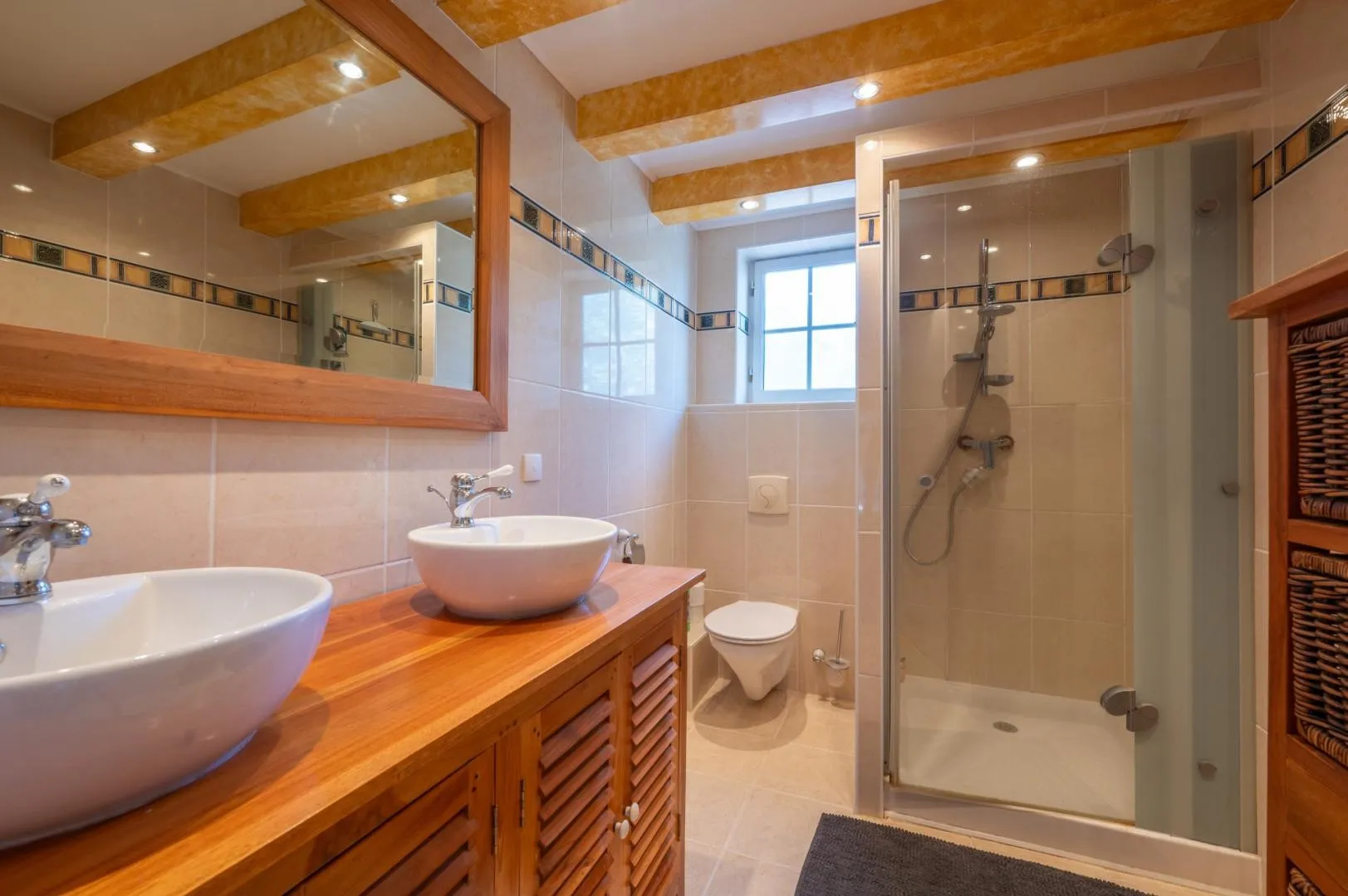 Expansive 4-Bedroom Villa with Infinity Pool and Garden near Dordogne - View image 22 of 32