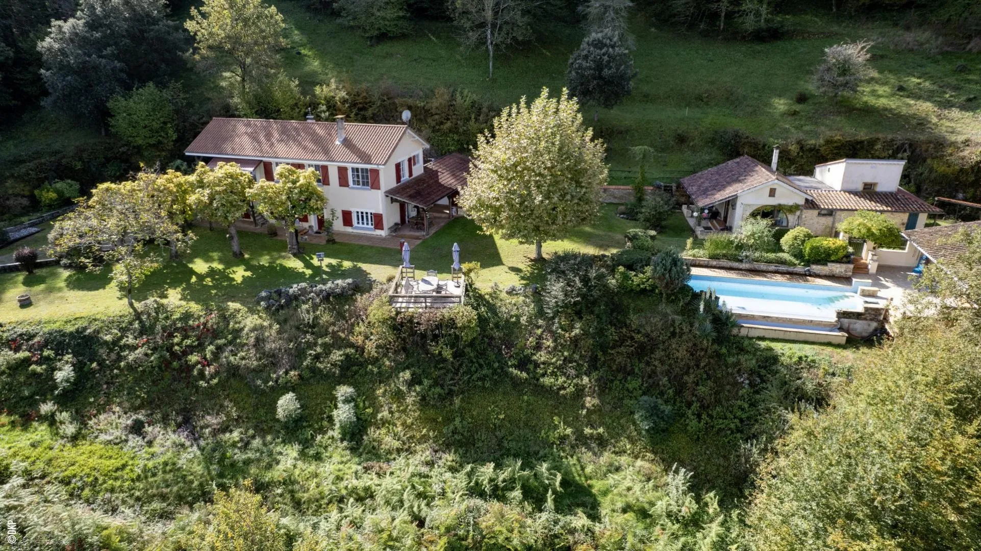 Expansive 4-Bedroom Villa with Infinity Pool and Garden near Dordogne - View image 30 of 32