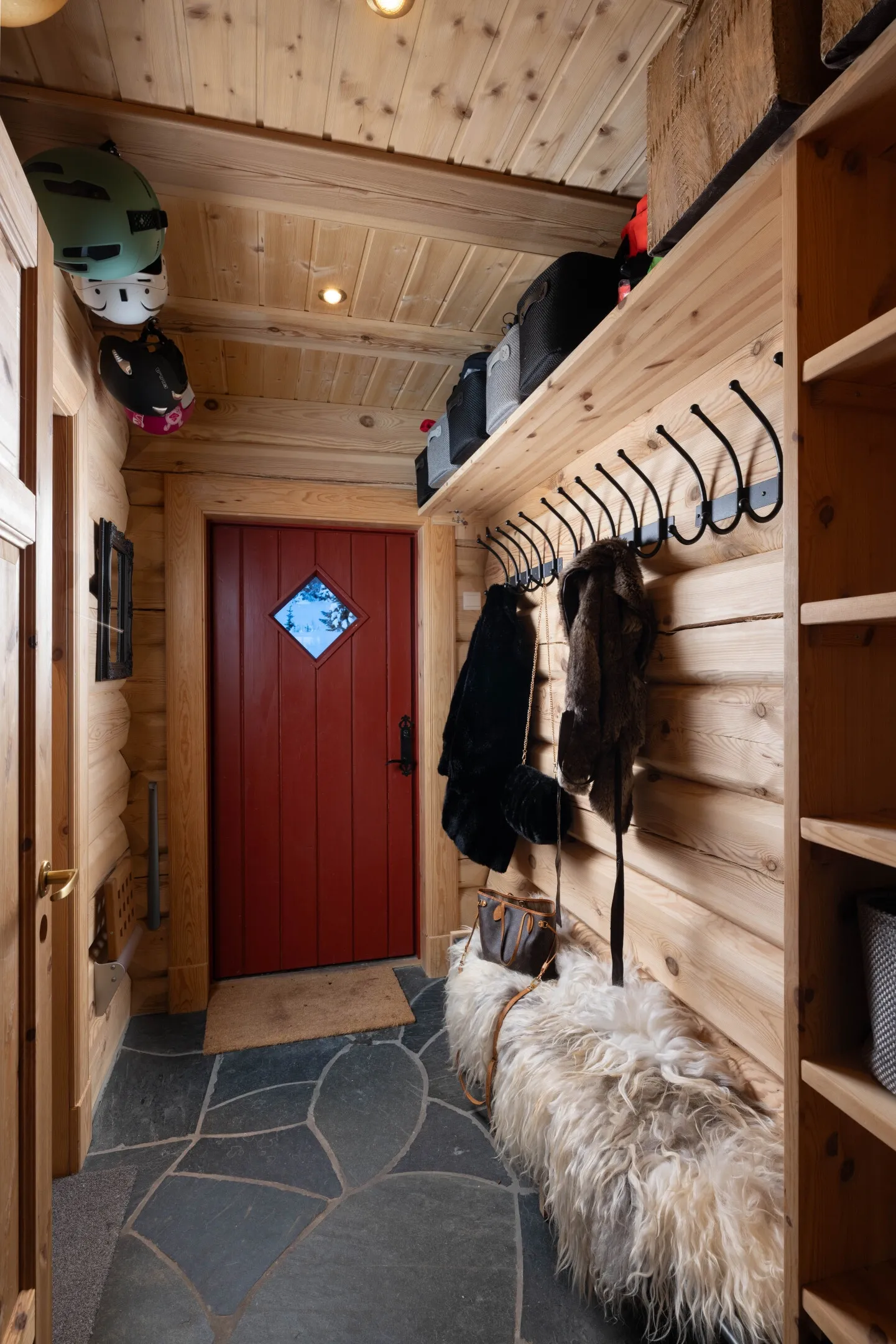 Family-Friendly 4-Bedroom Cabin with Garden and Terrace in Gol, Norway - View image 6 of 47