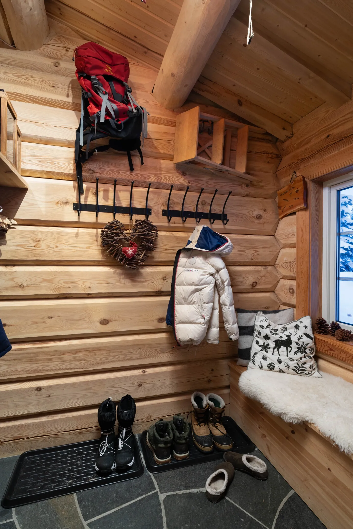 Family-Friendly 4-Bedroom Cabin with Garden and Terrace in Gol, Norway - View image 7 of 47