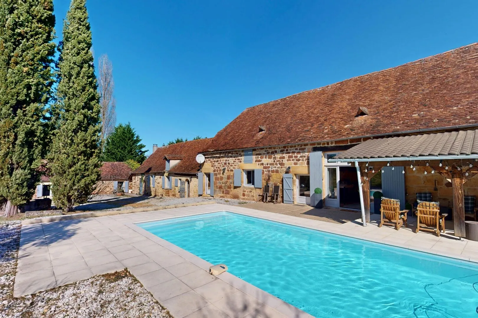 Spacious 4-Bedroom House with Pool and Guest House in Hautefort, France - Image 1