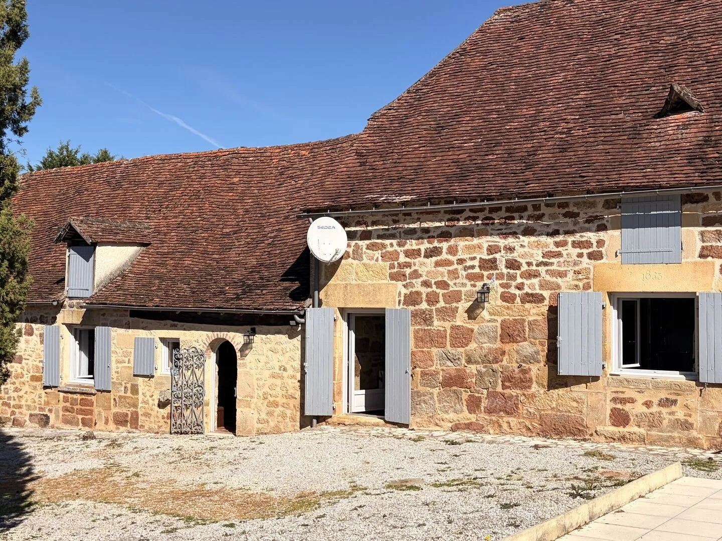 Spacious 4-Bedroom House with Pool and Guest House in Hautefort, France - View image 9 of 48