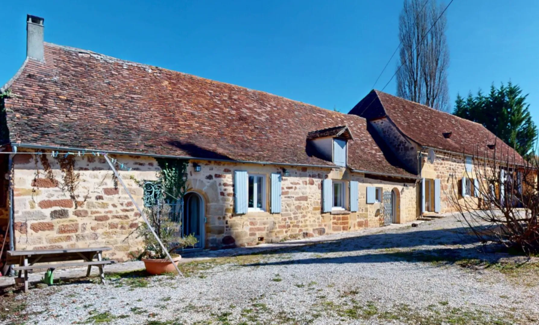 Spacious 4-Bedroom House with Pool and Guest House in Hautefort, France - View image 22 of 48