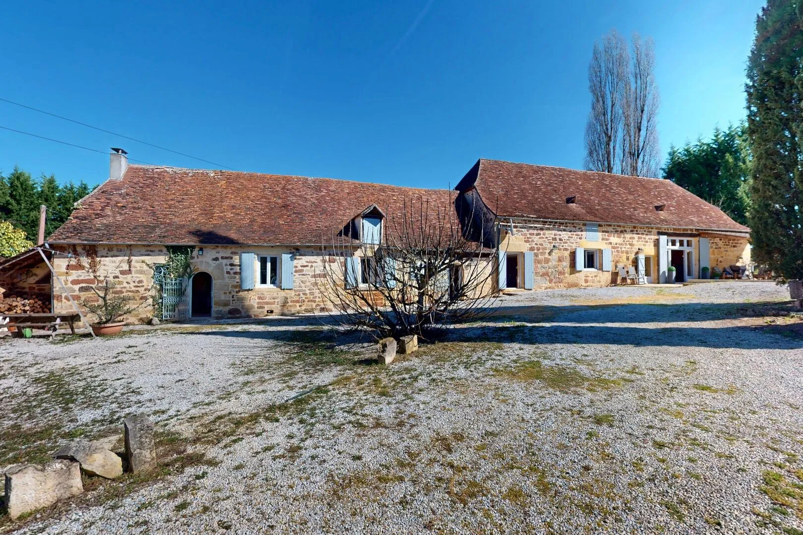 Spacious 4-Bedroom House with Pool and Guest House in Hautefort, France - View image 28 of 48