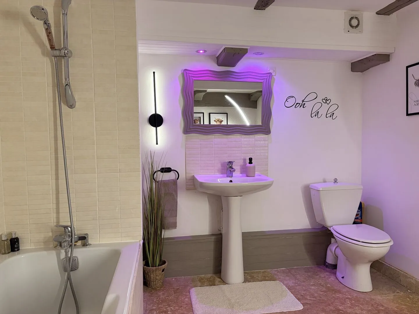 Spacious 4-Bedroom House with Pool and Guest House in Hautefort, France - View image 35 of 48