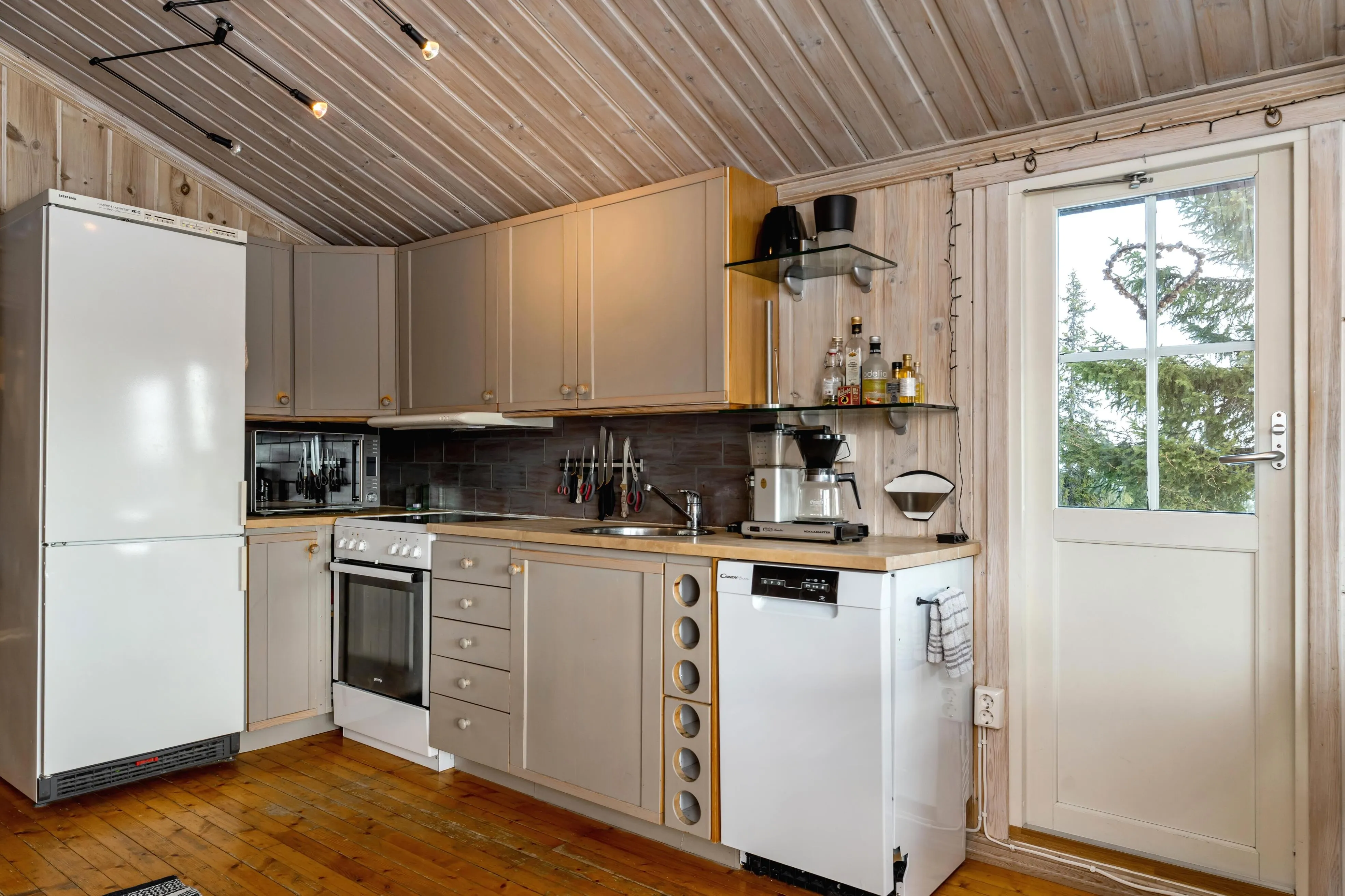 1970s Ski-In/Ski-Out Cabin in Gol with Terrace and Parking - View image 10 of 29