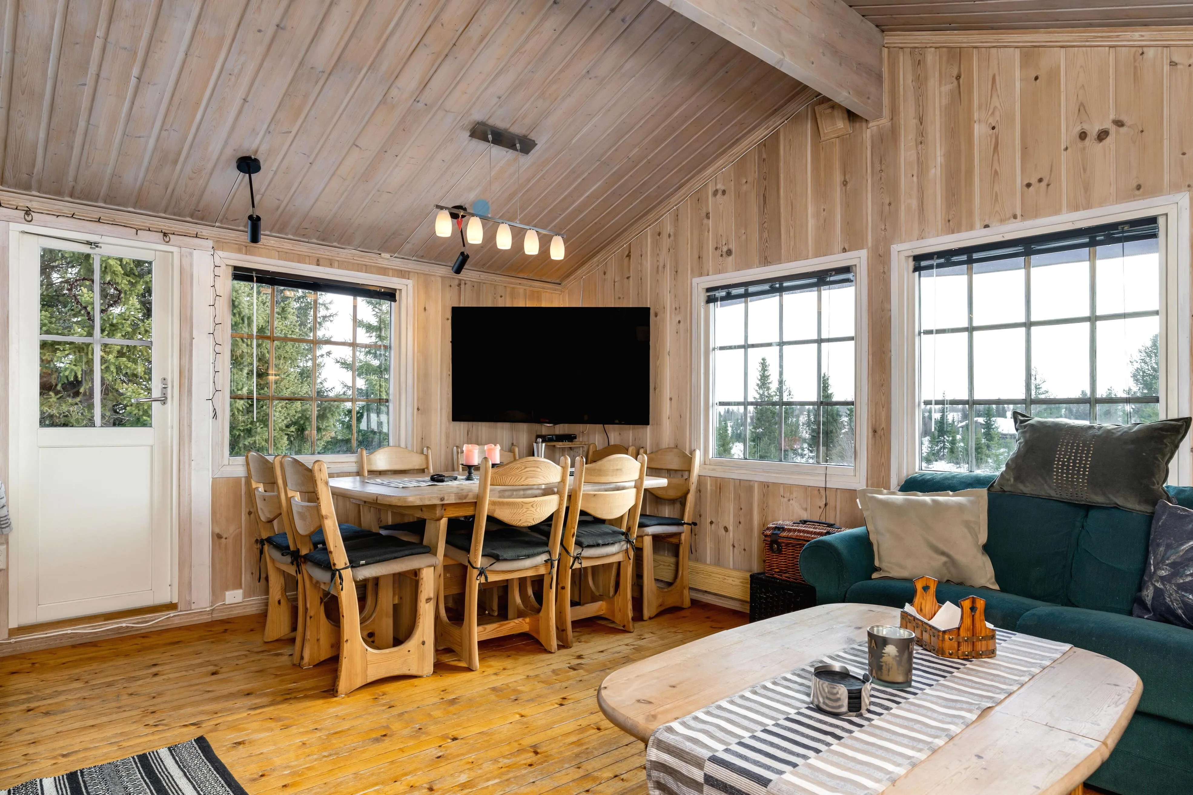 1970s Ski-In/Ski-Out Cabin in Gol with Terrace and Parking - View image 11 of 29