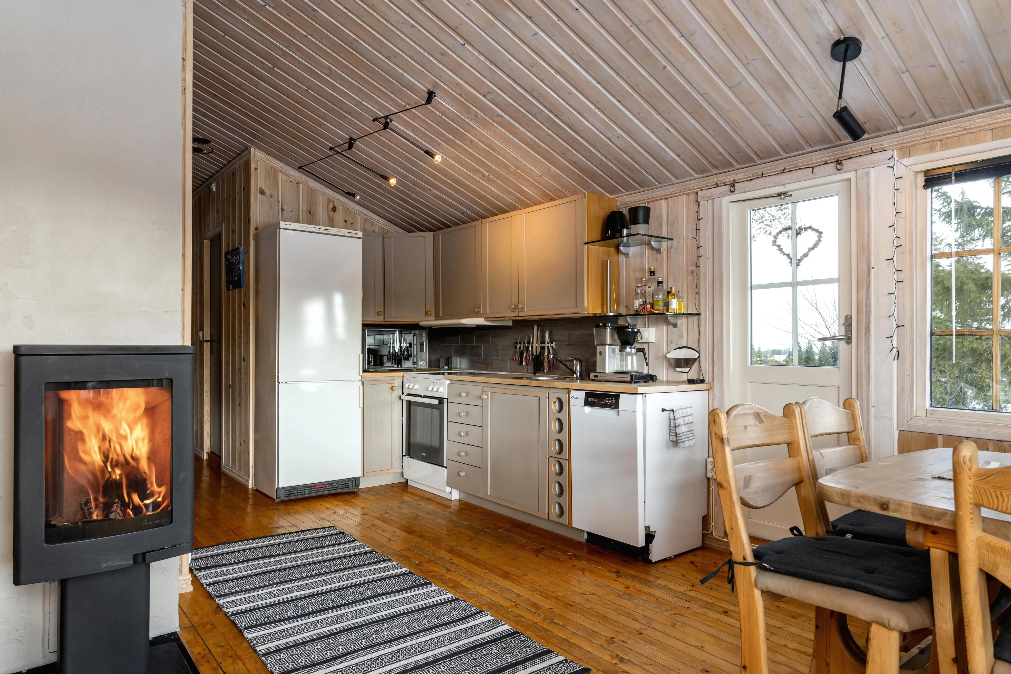 1970s Ski-In/Ski-Out Cabin in Gol with Terrace and Parking - View image 15 of 29