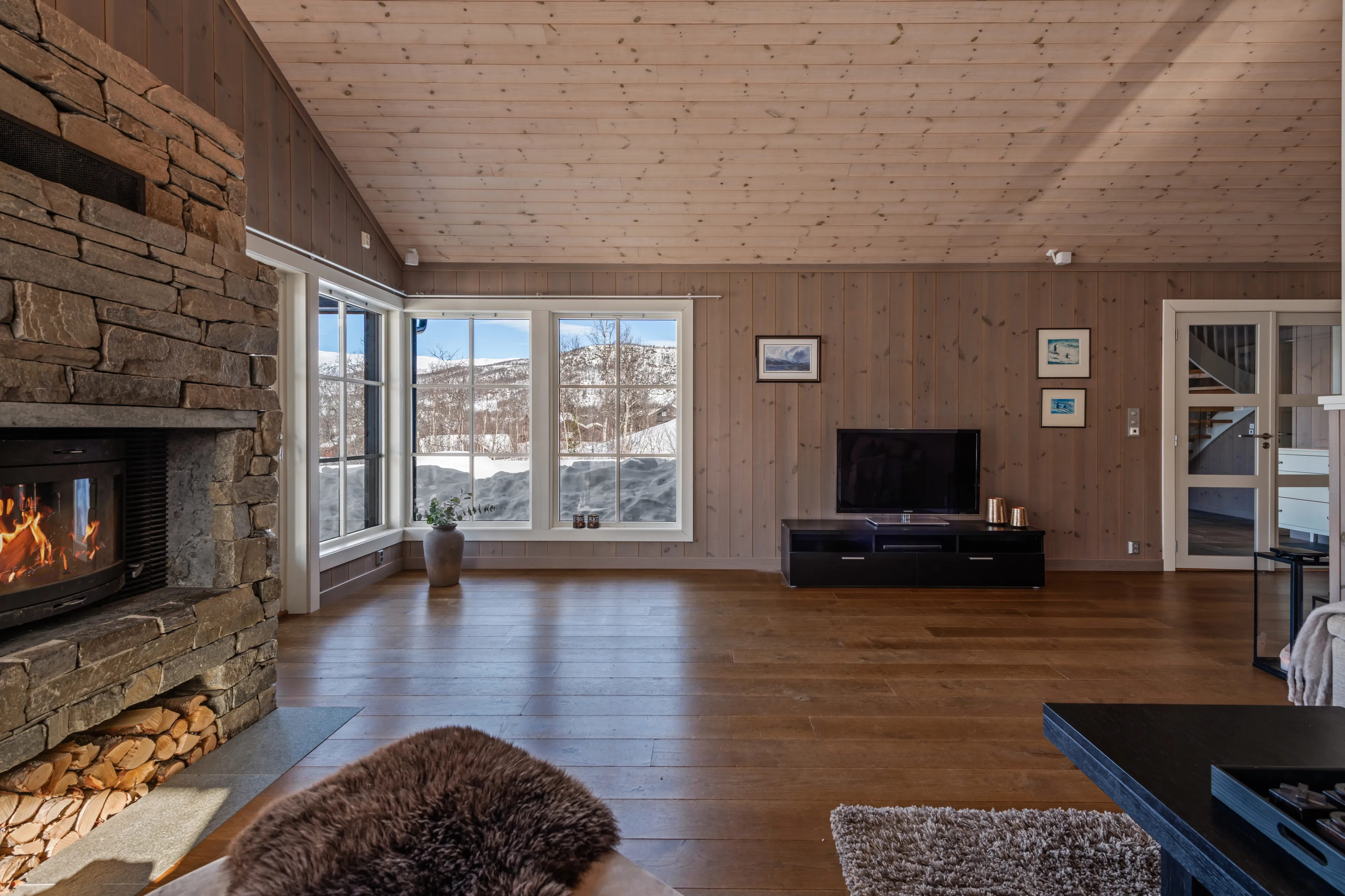 Contemporary 4-Bedroom Chalet with Sauna and Garden in Hol, Norway - View image 11 of 71