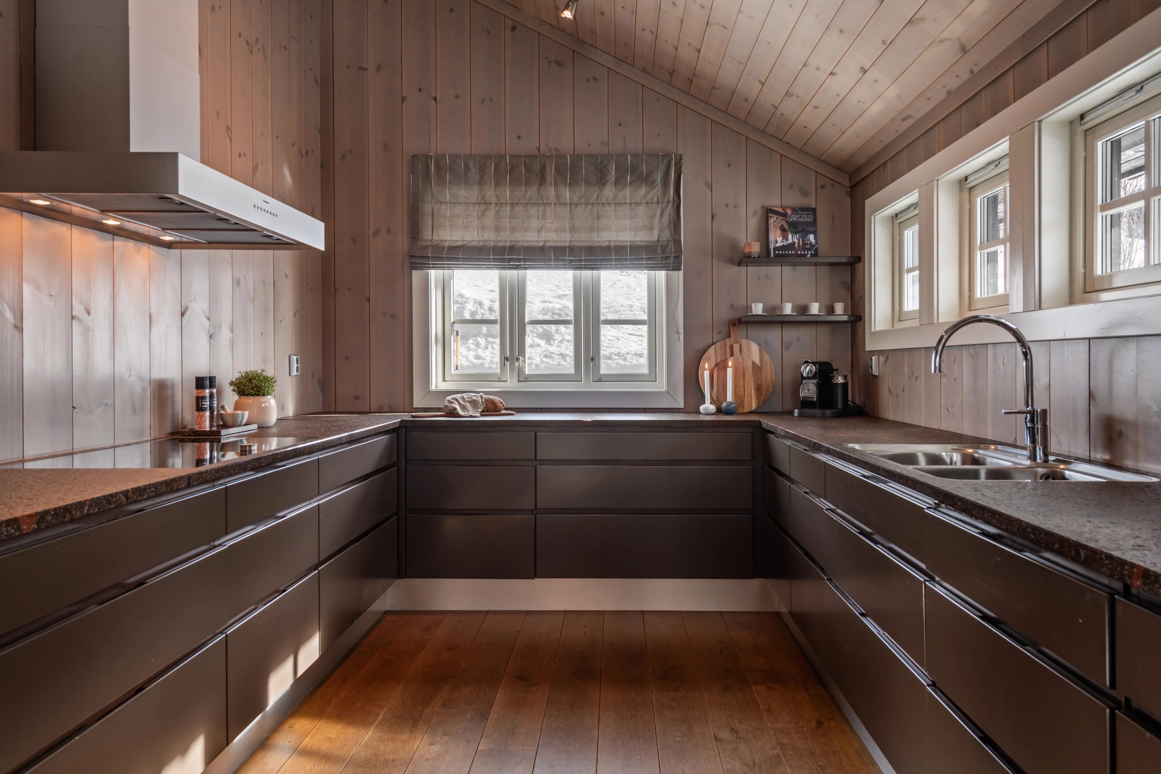 Contemporary 4-Bedroom Chalet with Sauna and Garden in Hol, Norway - View image 22 of 71