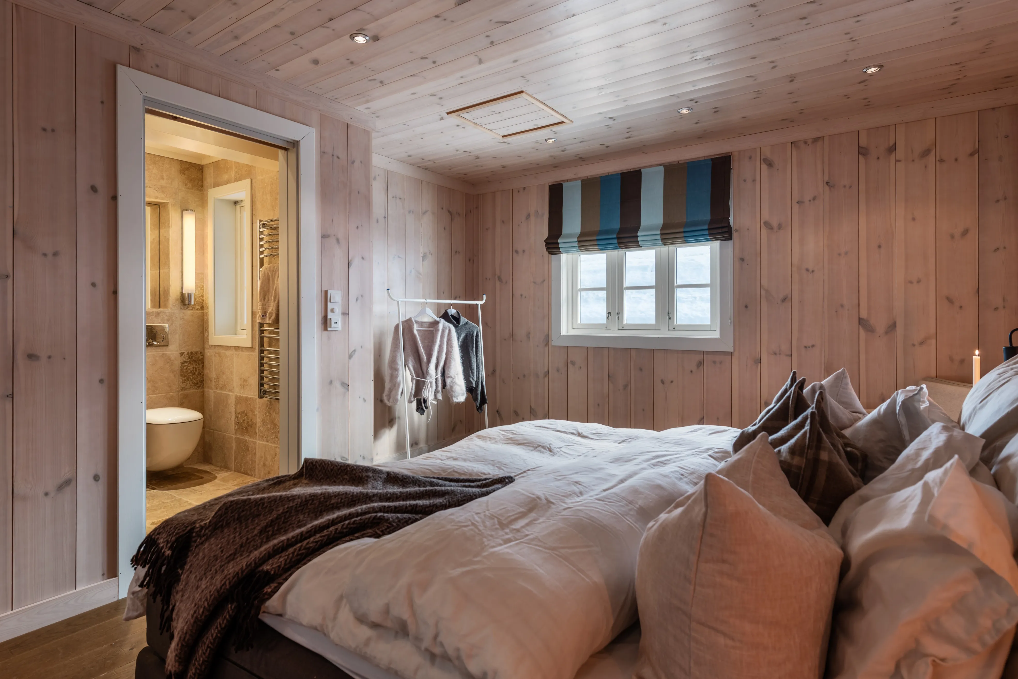 Contemporary 4-Bedroom Chalet with Sauna and Garden in Hol, Norway - View image 30 of 71