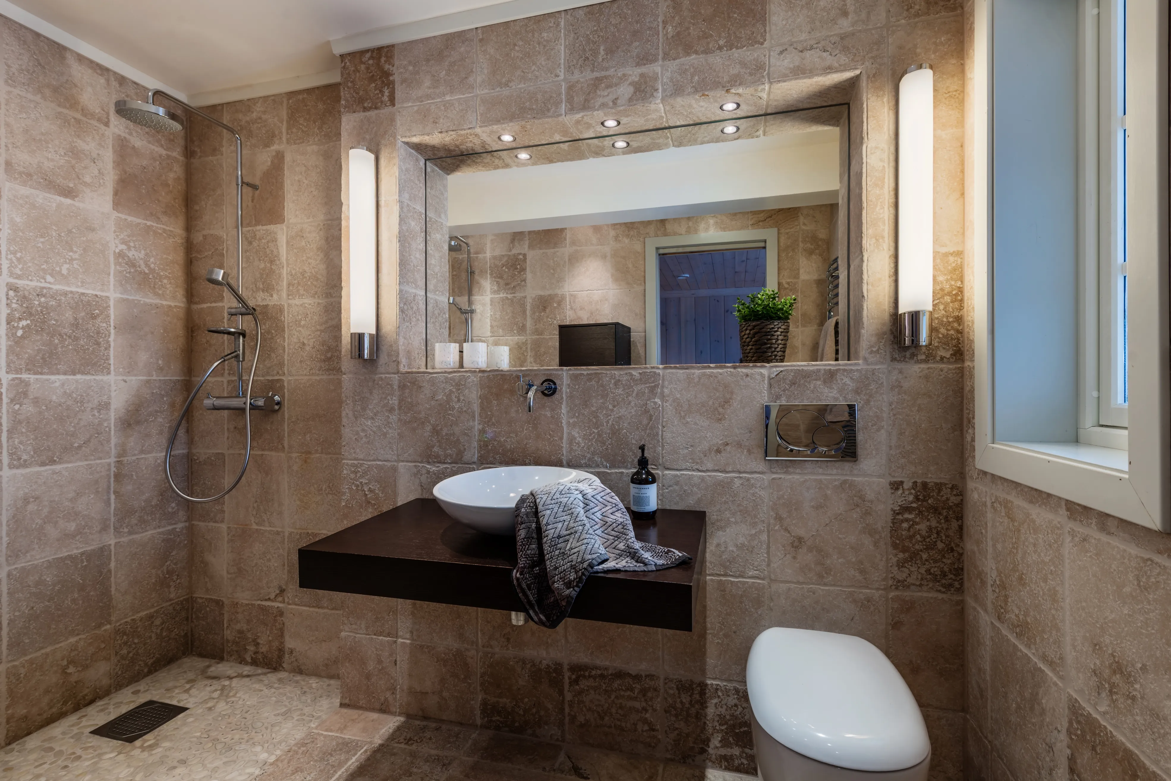 Contemporary 4-Bedroom Chalet with Sauna and Garden in Hol, Norway - View image 31 of 71