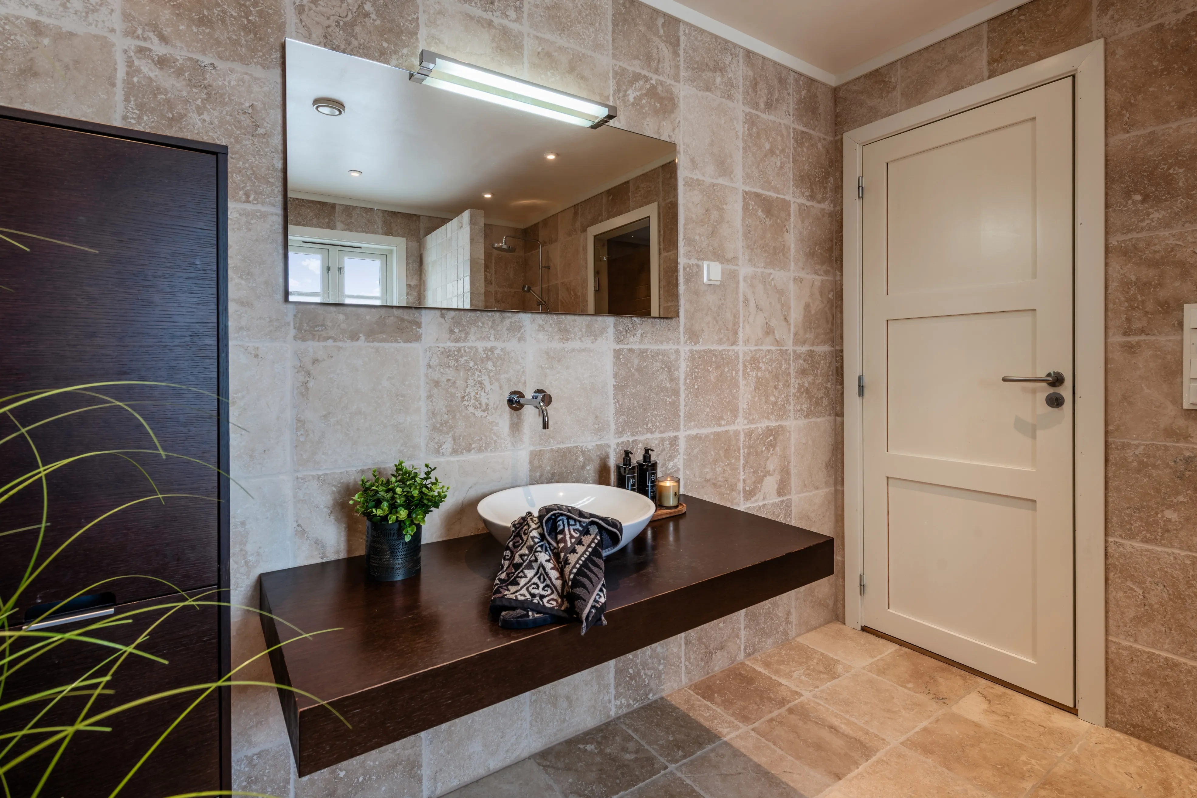 Contemporary 4-Bedroom Chalet with Sauna and Garden in Hol, Norway - View image 41 of 71