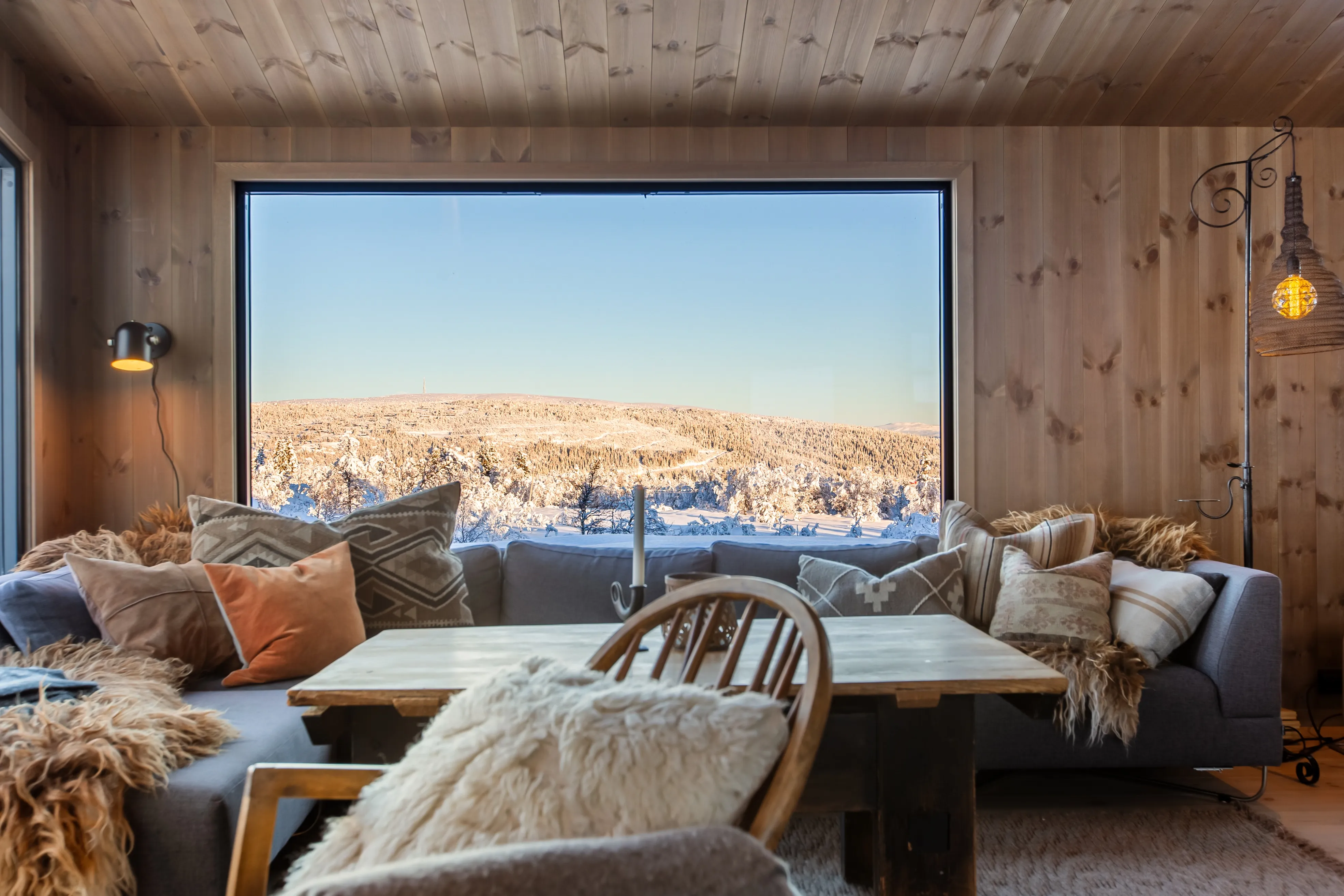 1960s Norwegian Retreat: Renovated 4-Bedroom Country House with Expansive Garden - Image 2