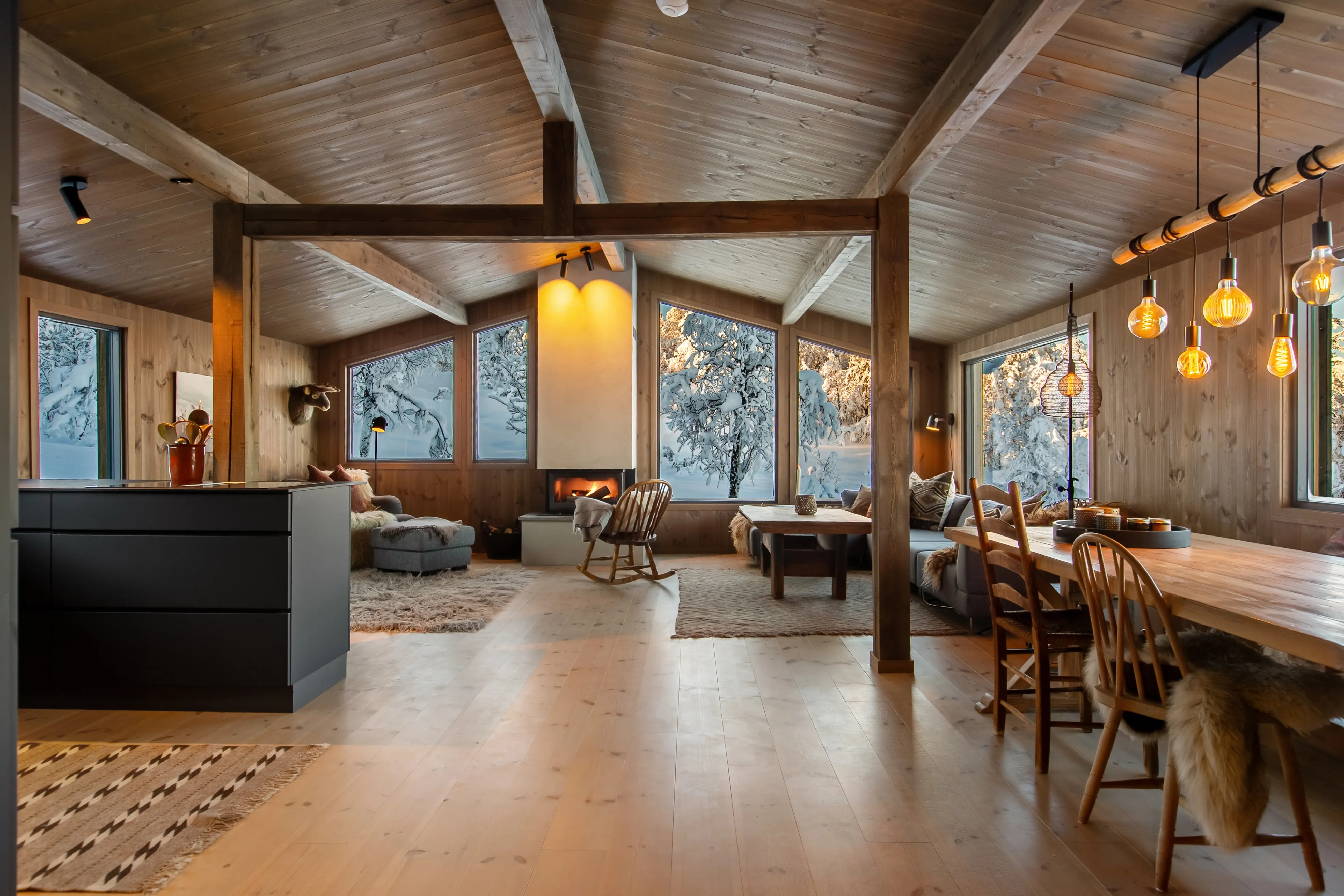 1960s Norwegian Retreat: Renovated 4-Bedroom Country House with Expansive Garden - Image 3