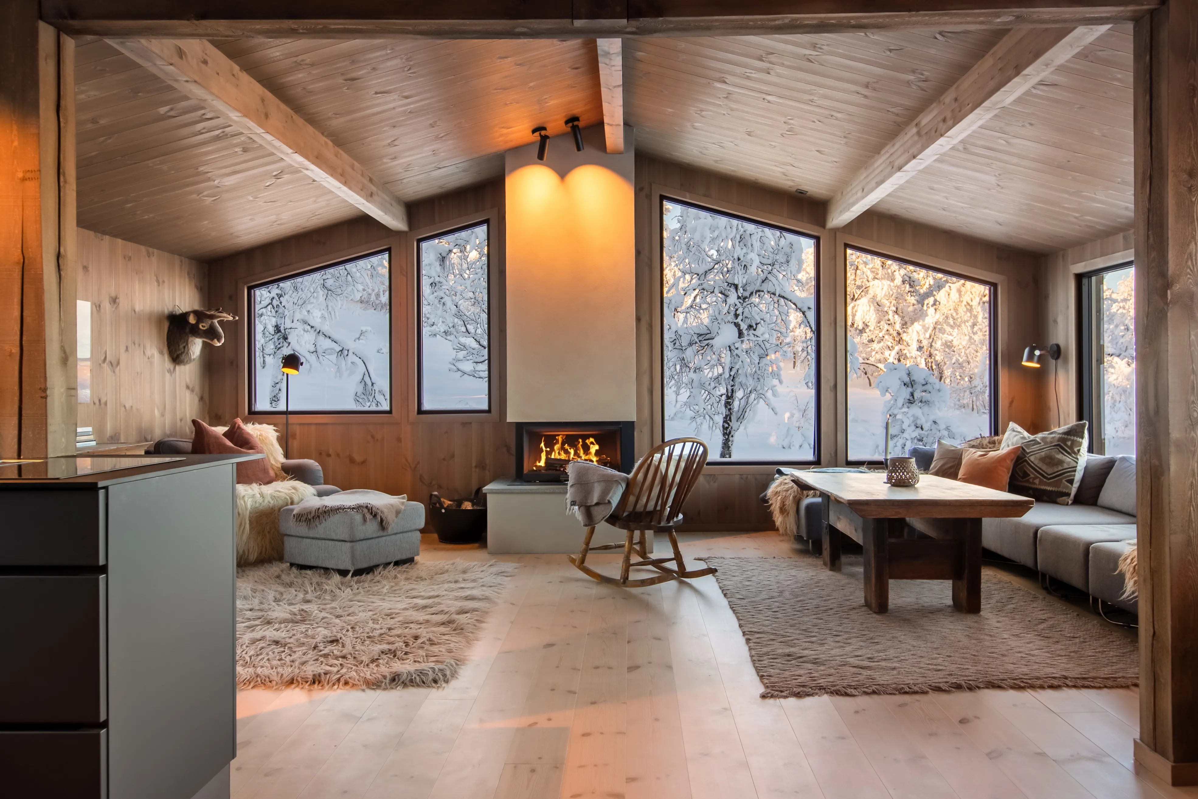 1960s Norwegian Retreat: Renovated 4-Bedroom Country House with Expansive Garden - Image 4