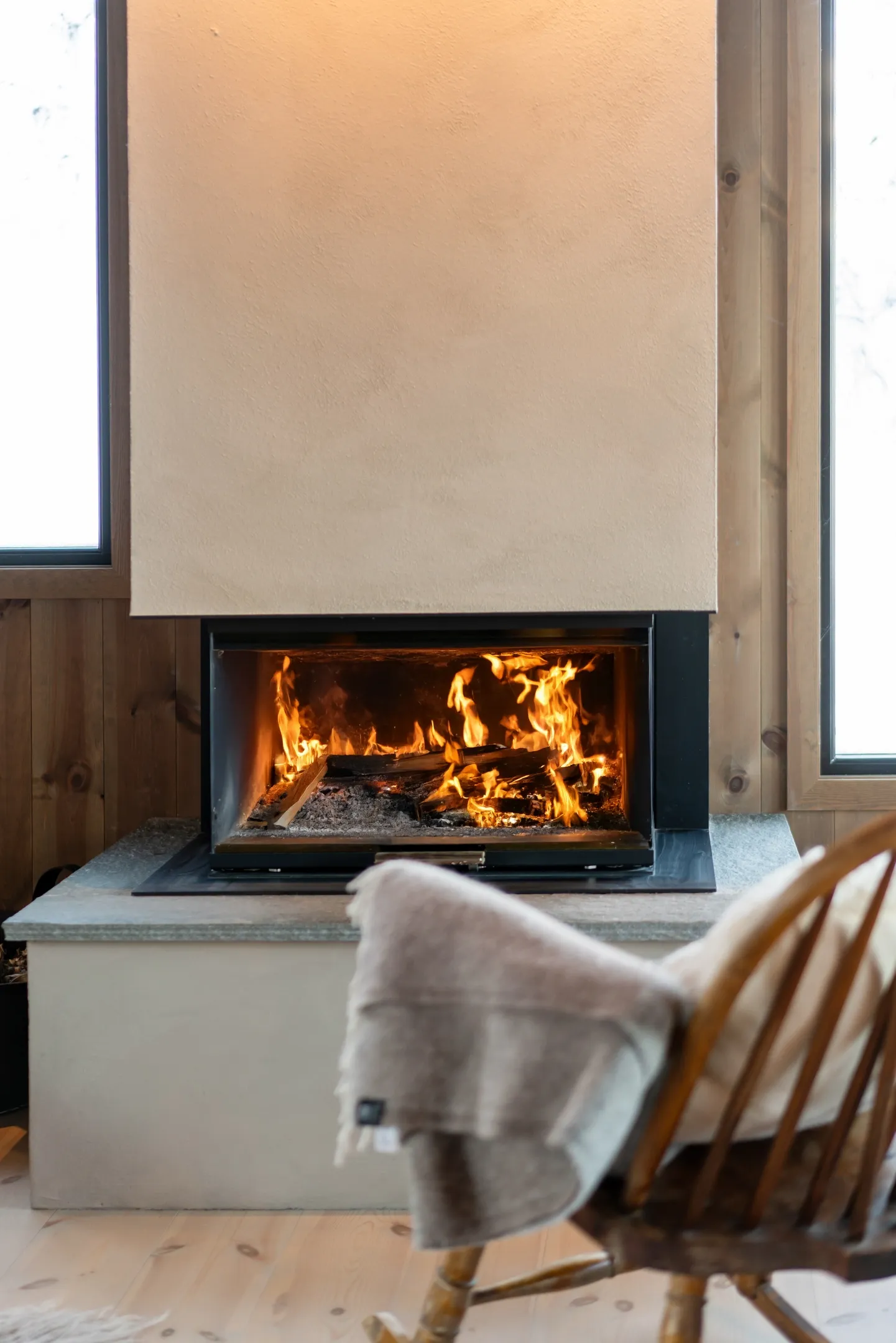 1960s Norwegian Retreat: Renovated 4-Bedroom Country House with Expansive Garden - Image 5