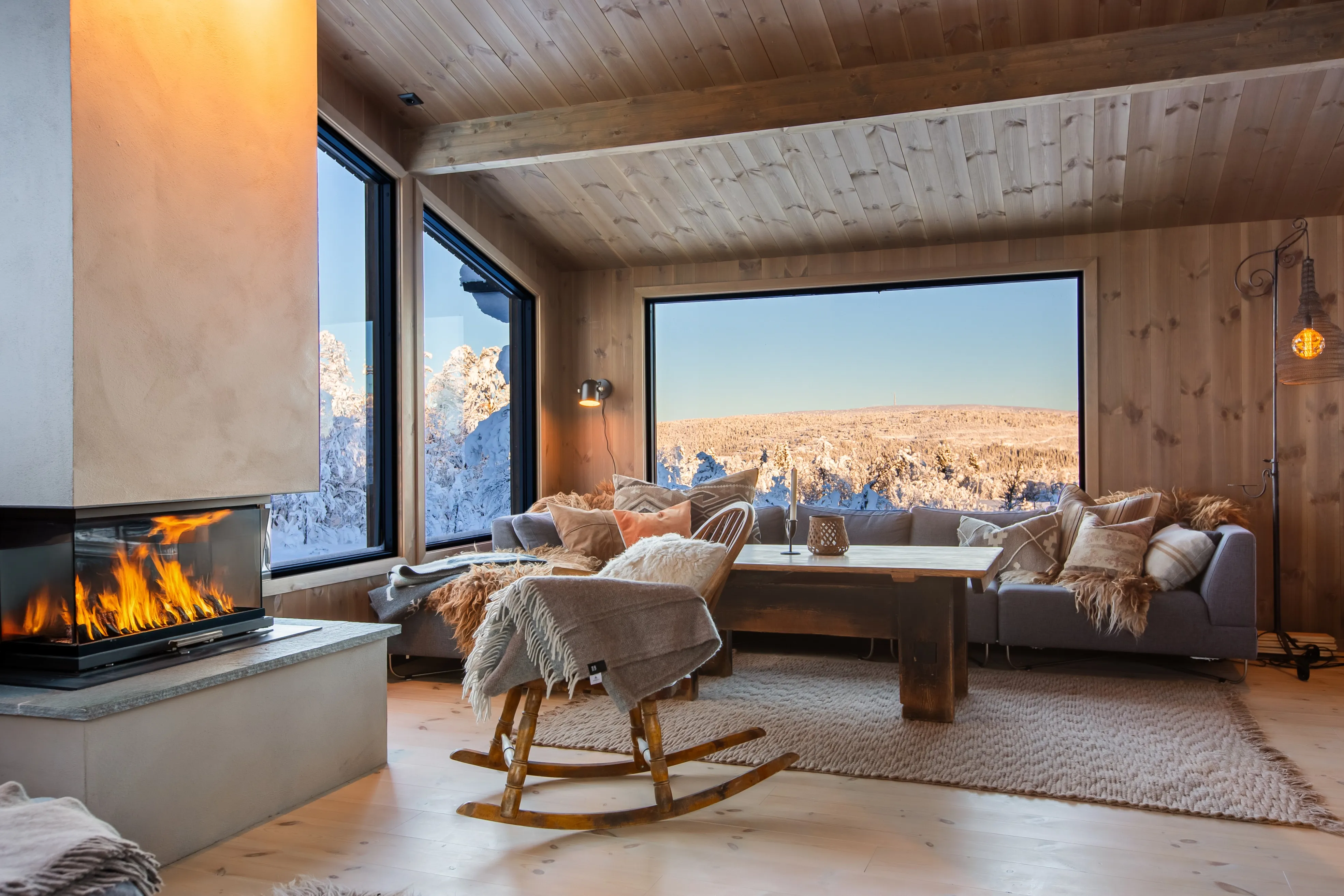 1960s Norwegian Retreat: Renovated 4-Bedroom Country House with Expansive Garden - View image 7 of 47