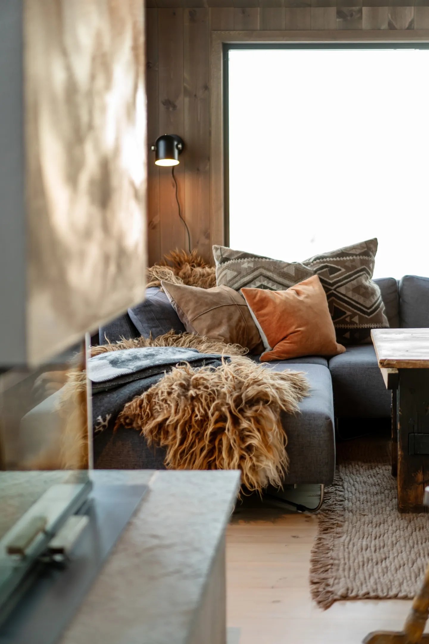 1960s Norwegian Retreat: Renovated 4-Bedroom Country House with Expansive Garden - View image 8 of 47