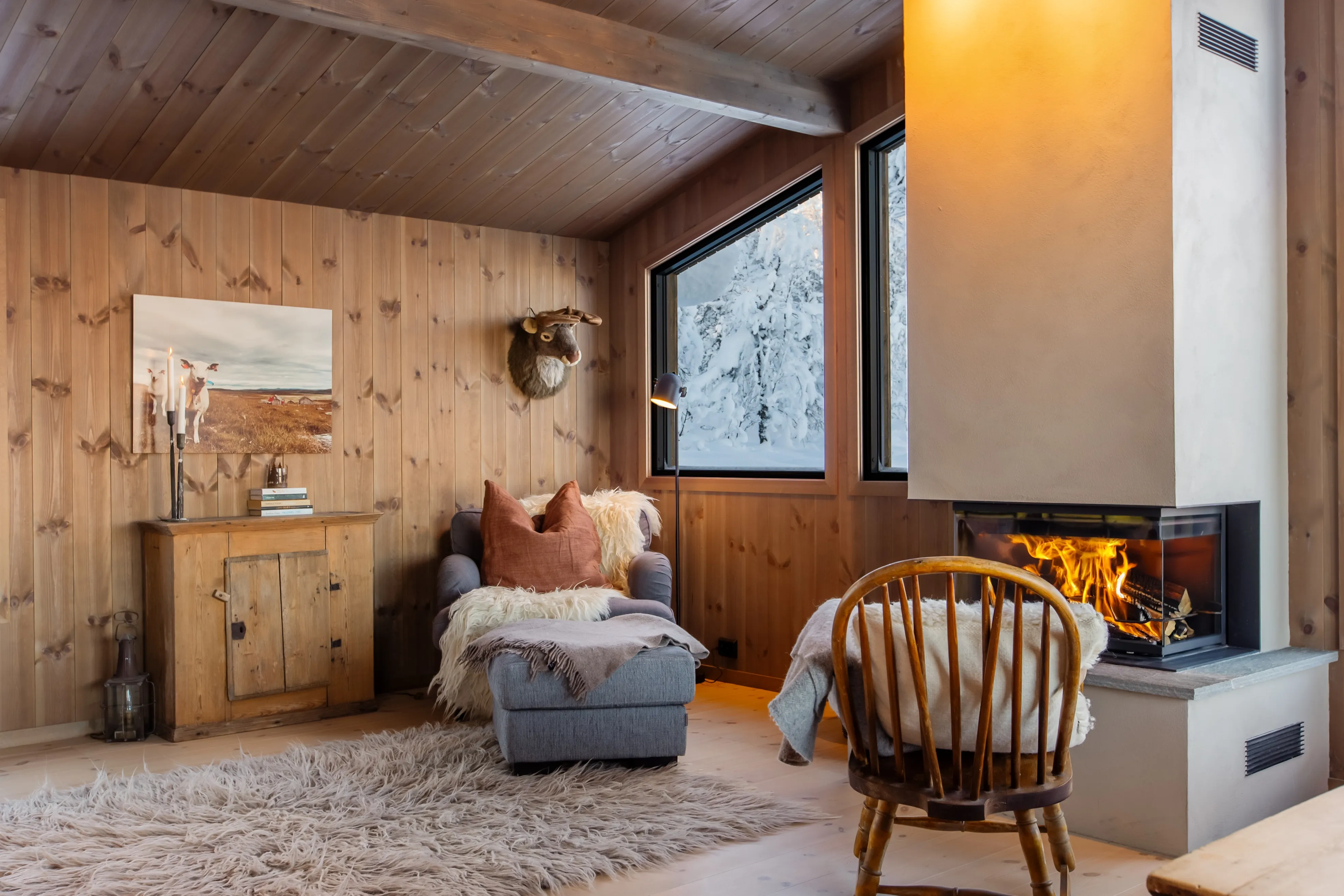 1960s Norwegian Retreat: Renovated 4-Bedroom Country House with Expansive Garden - View image 9 of 47