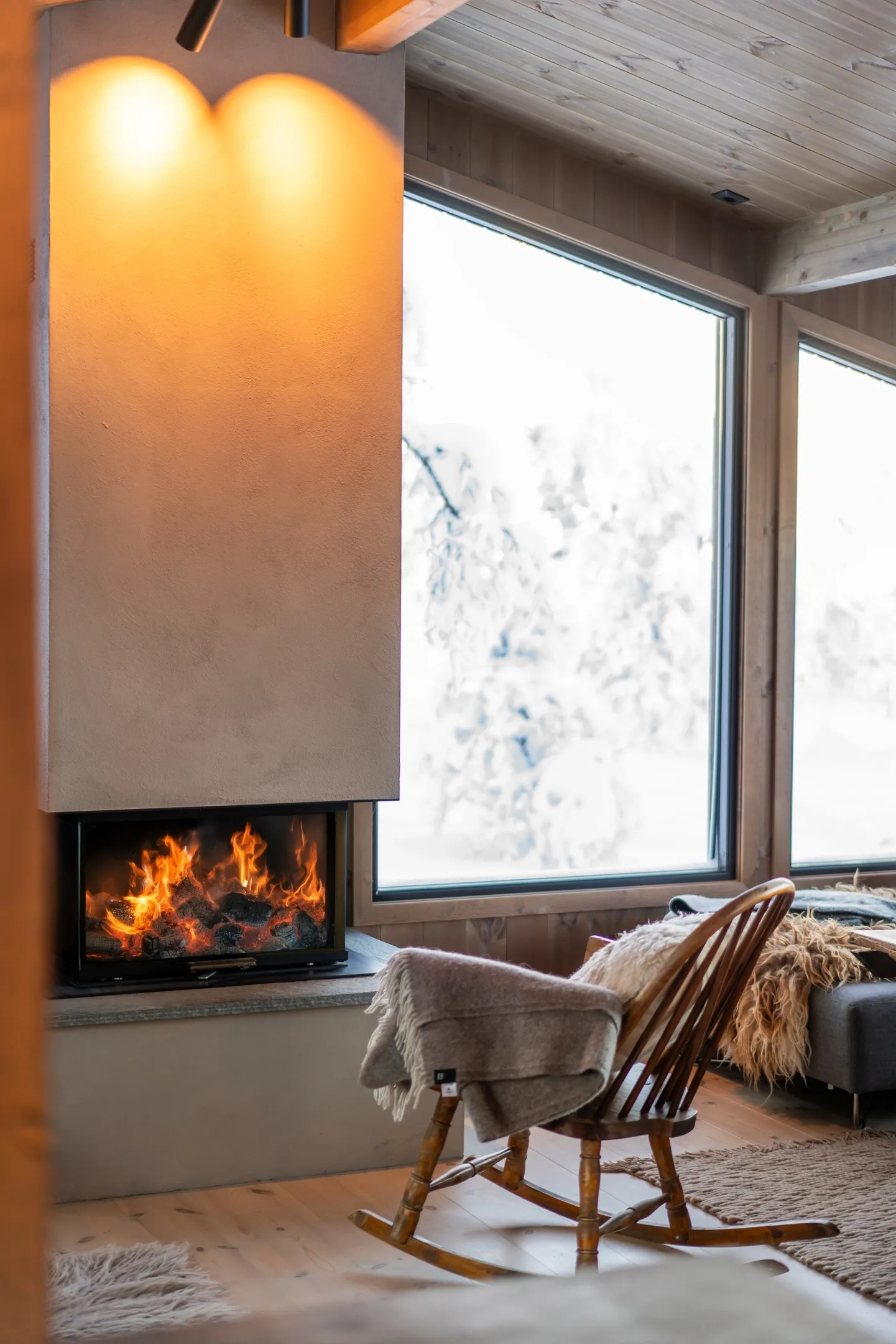 1960s Norwegian Retreat: Renovated 4-Bedroom Country House with Expansive Garden - View image 10 of 47